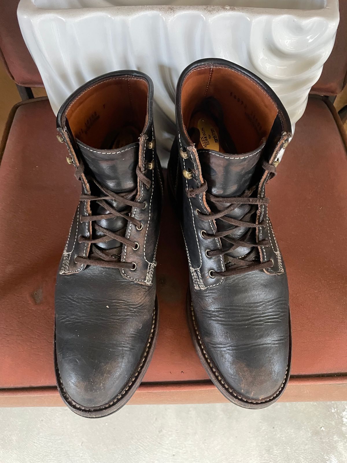Photo by artlines04 on February 5, 2024 of the Caswell Boot Company Lisbon in Horween Black Chromexcel.