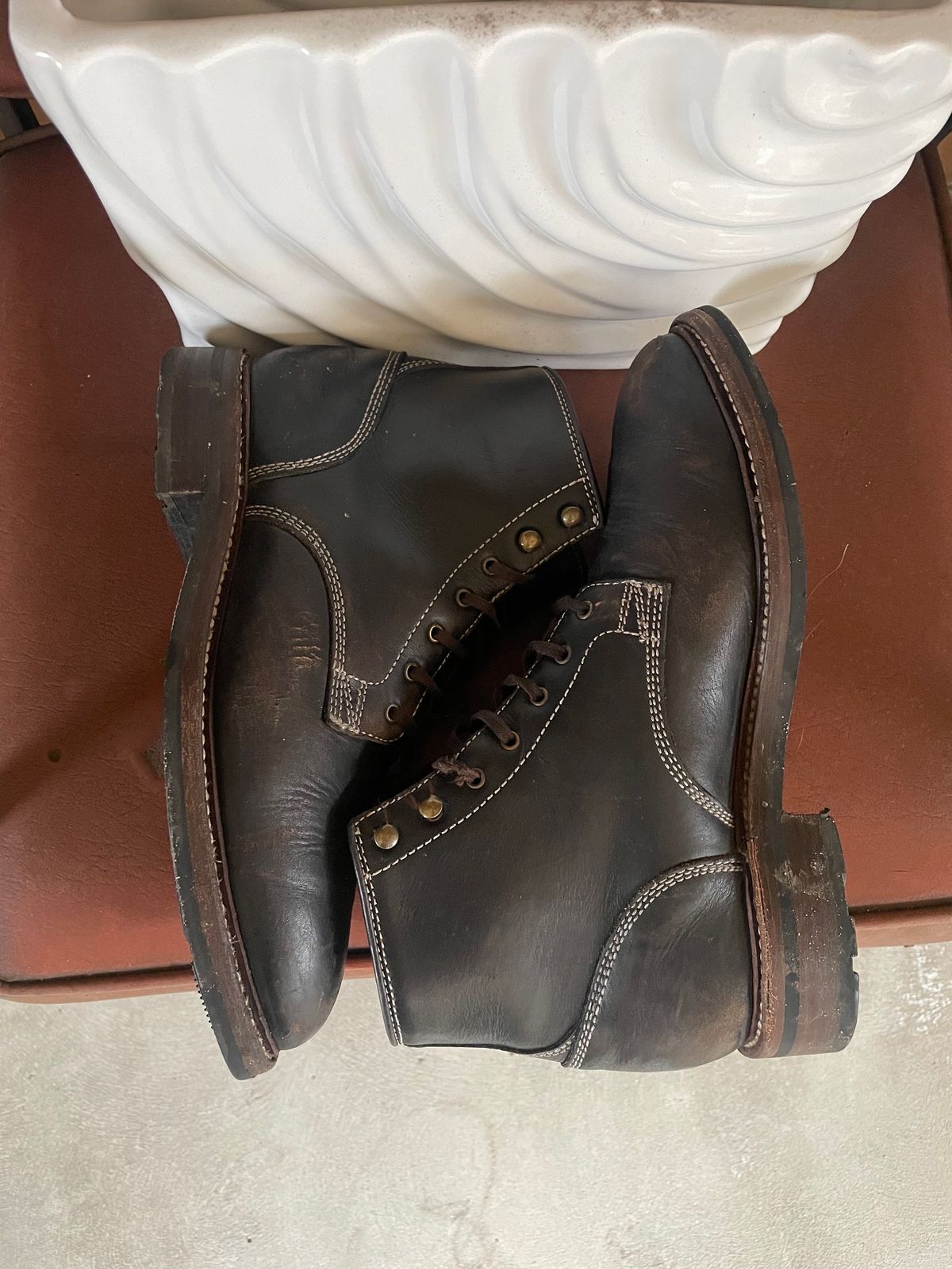 Photo by artlines04 on February 5, 2024 of the Caswell Boot Company Lisbon in Horween Black Chromexcel.