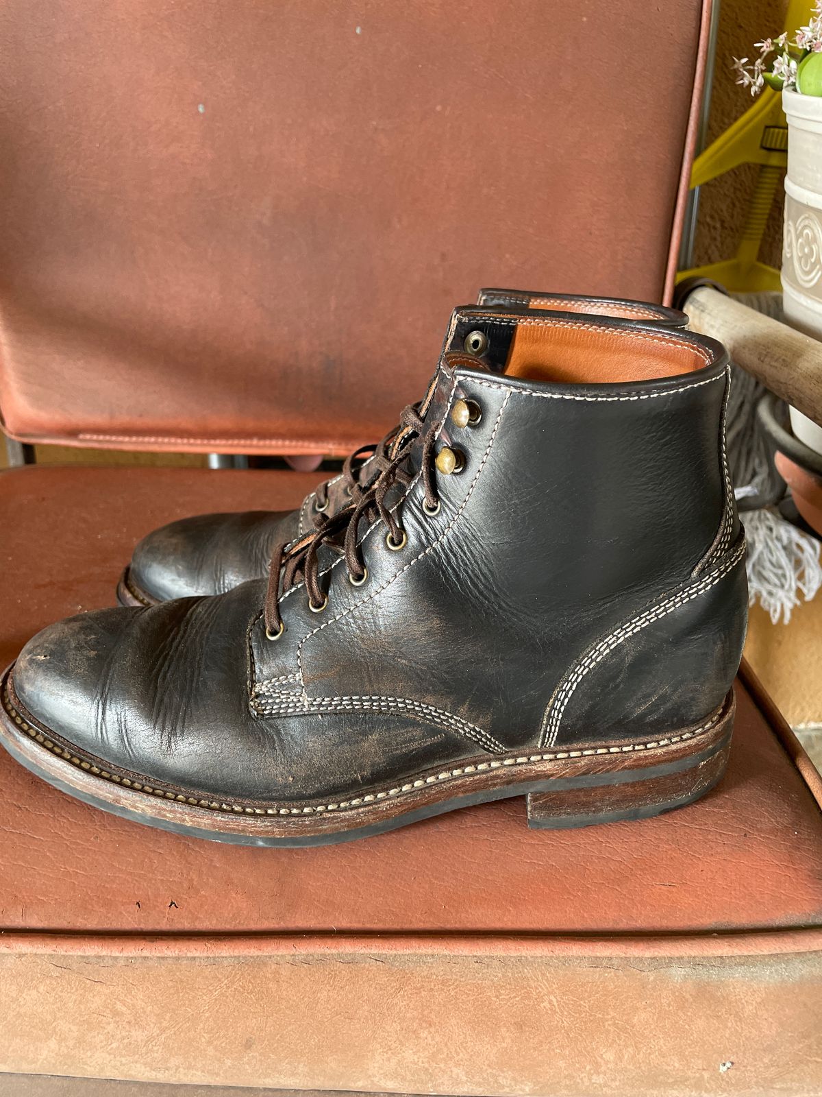 Photo by artlines04 on March 2, 2024 of the Caswell Boot Company Lisbon in Horween Black Chromexcel.
