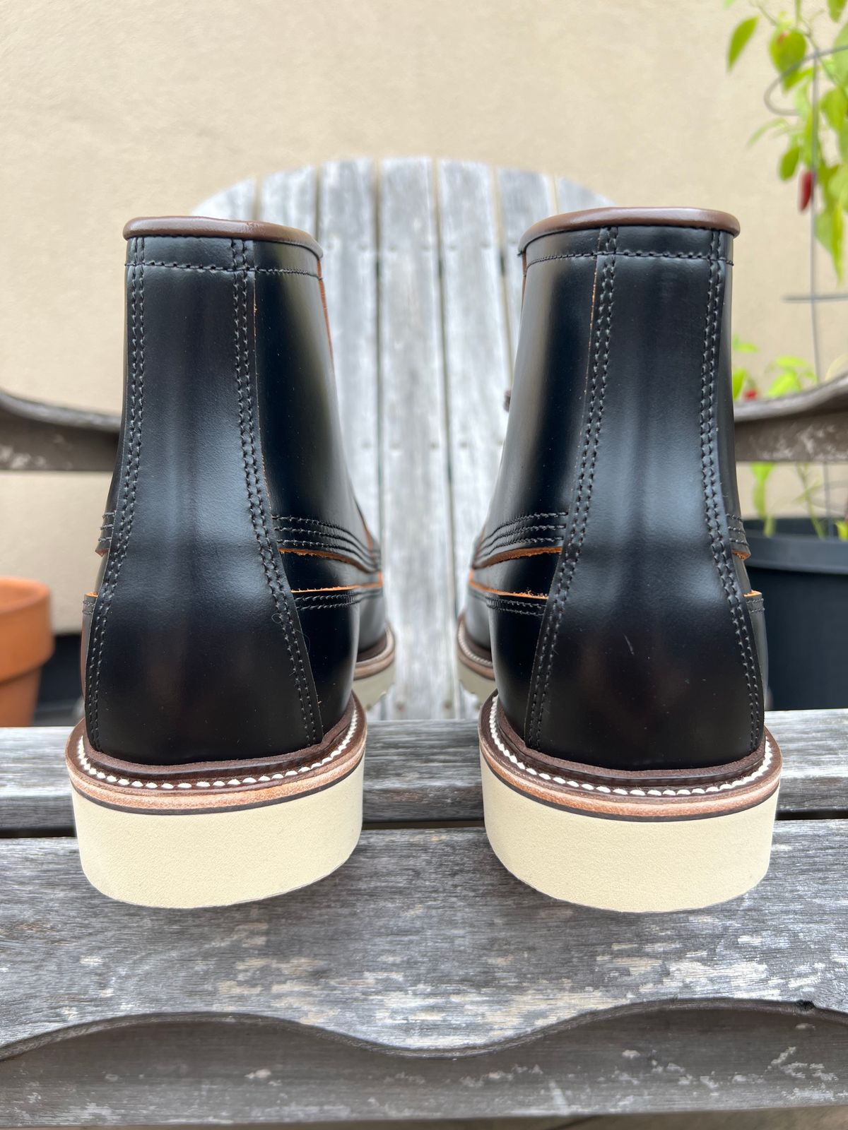 Photo by kenyhaves on October 1, 2024 of the Luosjiet Rural Moctoe Boot in Black Teacore OTA cowhide.