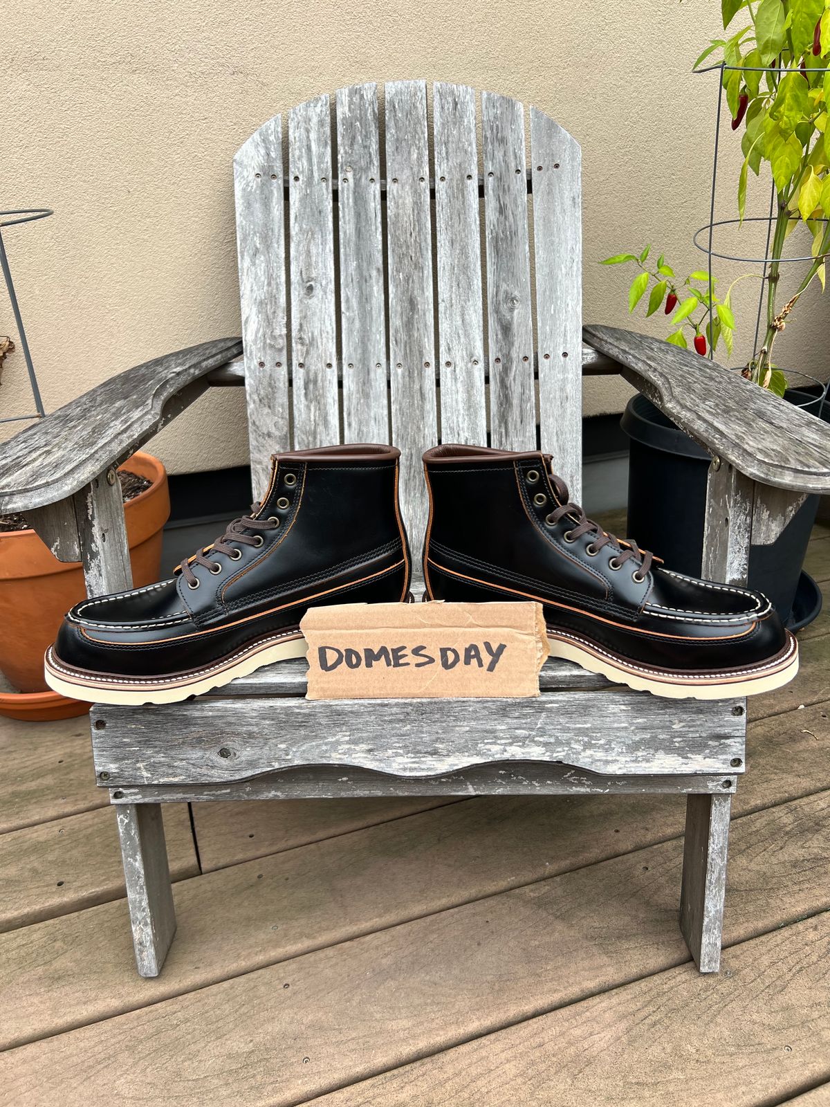 Photo by kenyhaves on October 1, 2024 of the Luosjiet Rural Moctoe Boot in Black Teacore OTA cowhide.