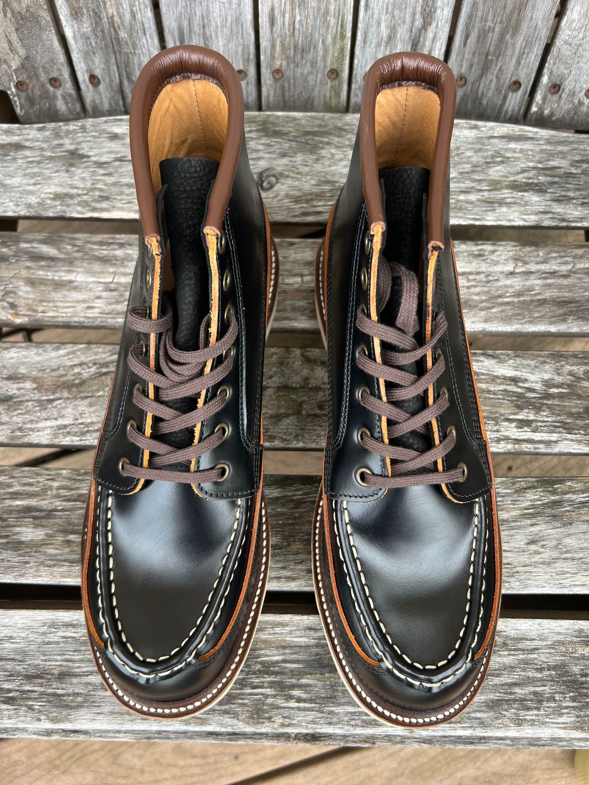 Photo by kenyhaves on October 1, 2024 of the Luosjiet Rural Moctoe Boot in Black Teacore OTA cowhide.