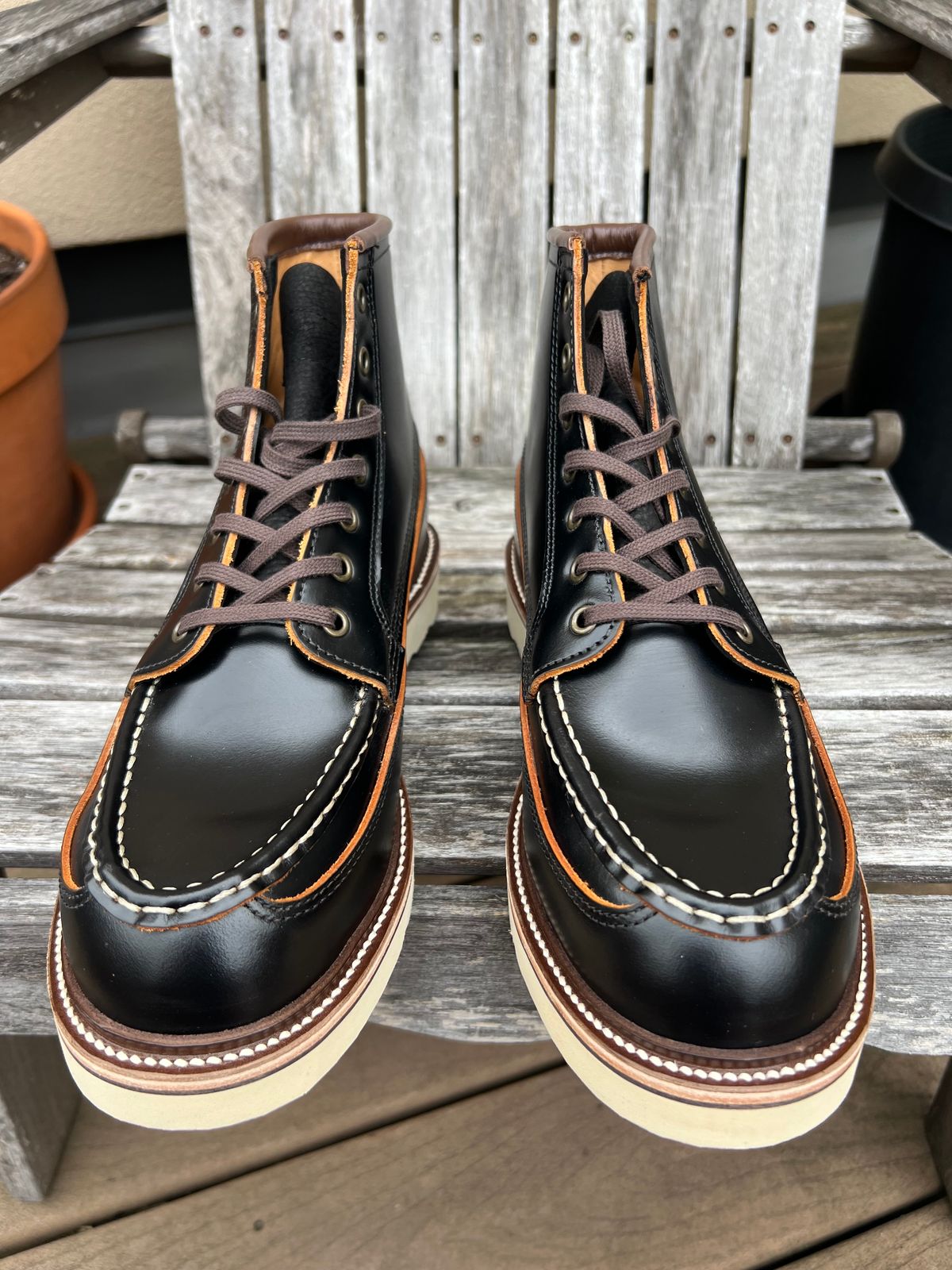Photo by kenyhaves on October 1, 2024 of the Luosjiet Rural Moctoe Boot in Black Teacore OTA cowhide.