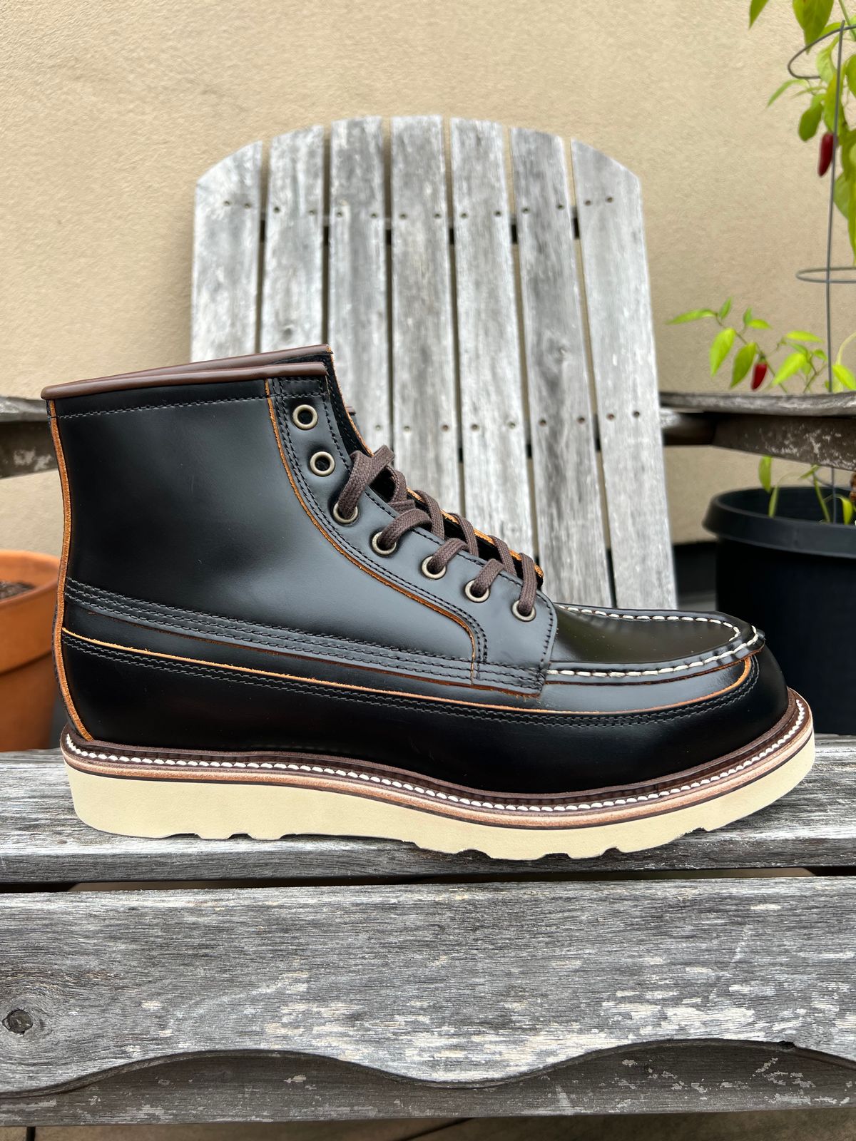 Photo by kenyhaves on October 1, 2024 of the Luosjiet Rural Moctoe Boot in Black Teacore OTA cowhide.