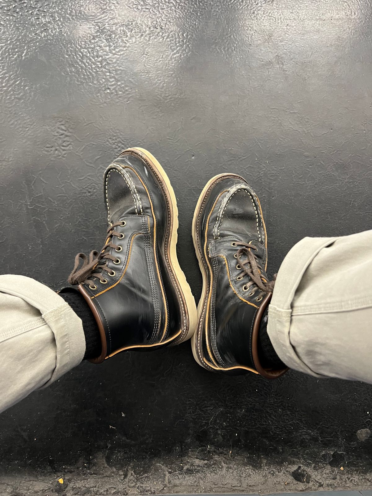 Photo by kenyhaves on November 2, 2024 of the Luosjiet Rural Moctoe Boot in Black Teacore OTA cowhide.