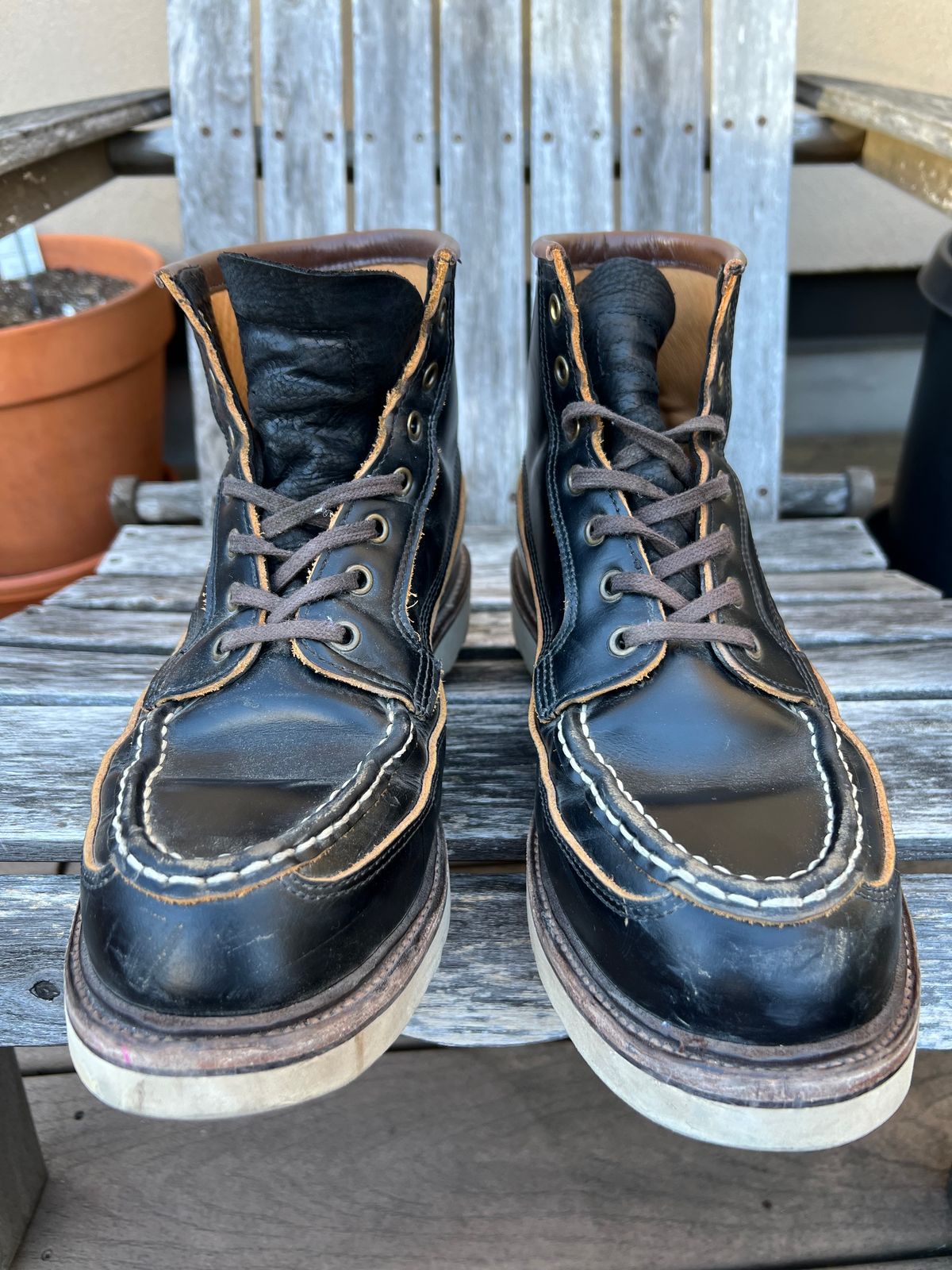 Photo by kenyhaves on November 2, 2024 of the Luosjiet Rural Moctoe Boot in Black Teacore OTA cowhide.