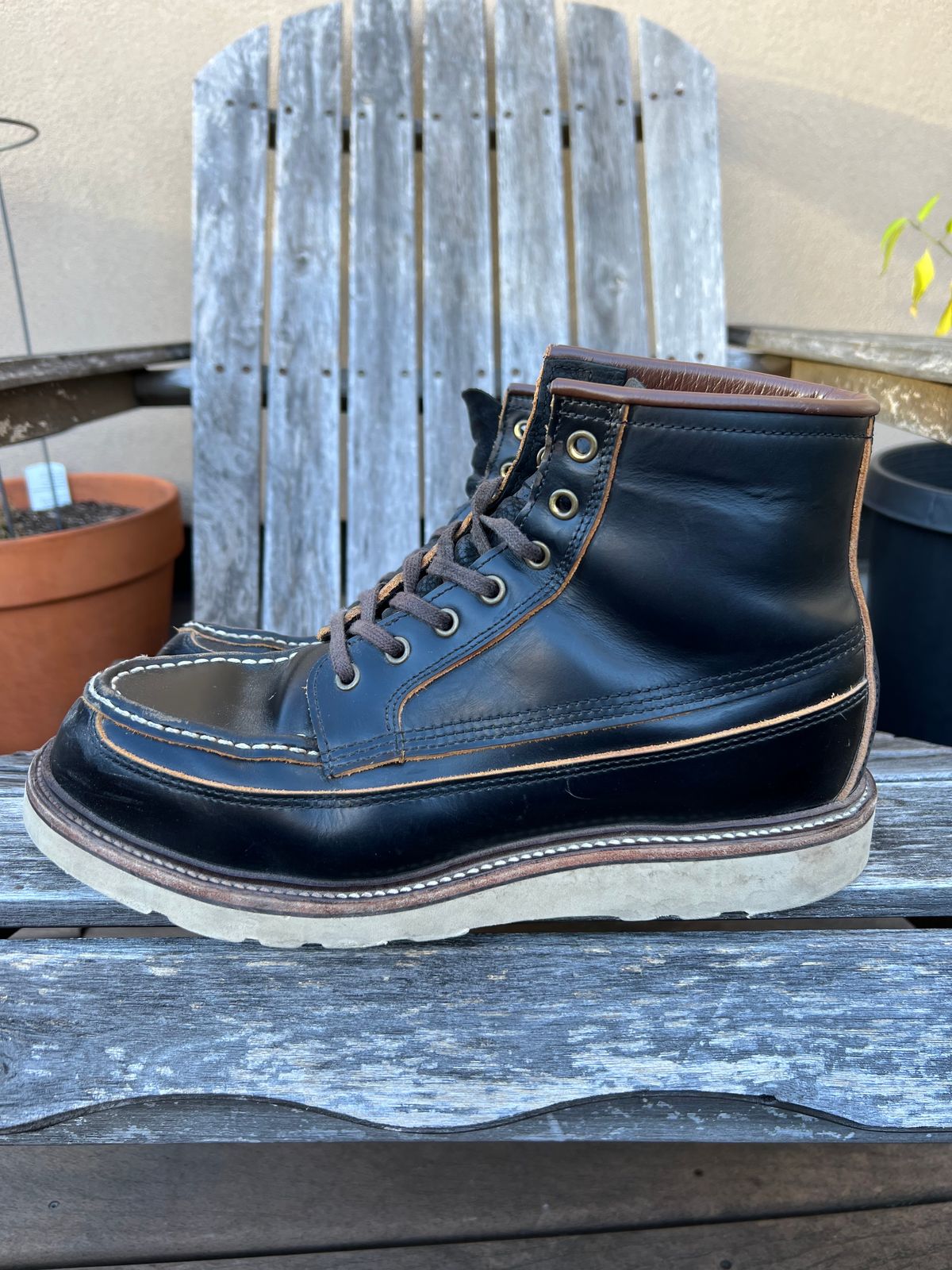 Photo by kenyhaves on November 2, 2024 of the Luosjiet Rural Moctoe Boot in Black Teacore OTA cowhide.