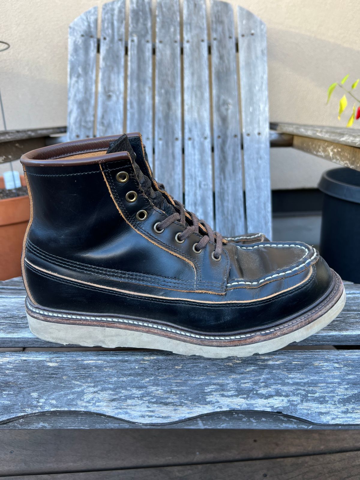Photo by kenyhaves on November 2, 2024 of the Luosjiet Rural Moctoe Boot in Black Teacore OTA cowhide.