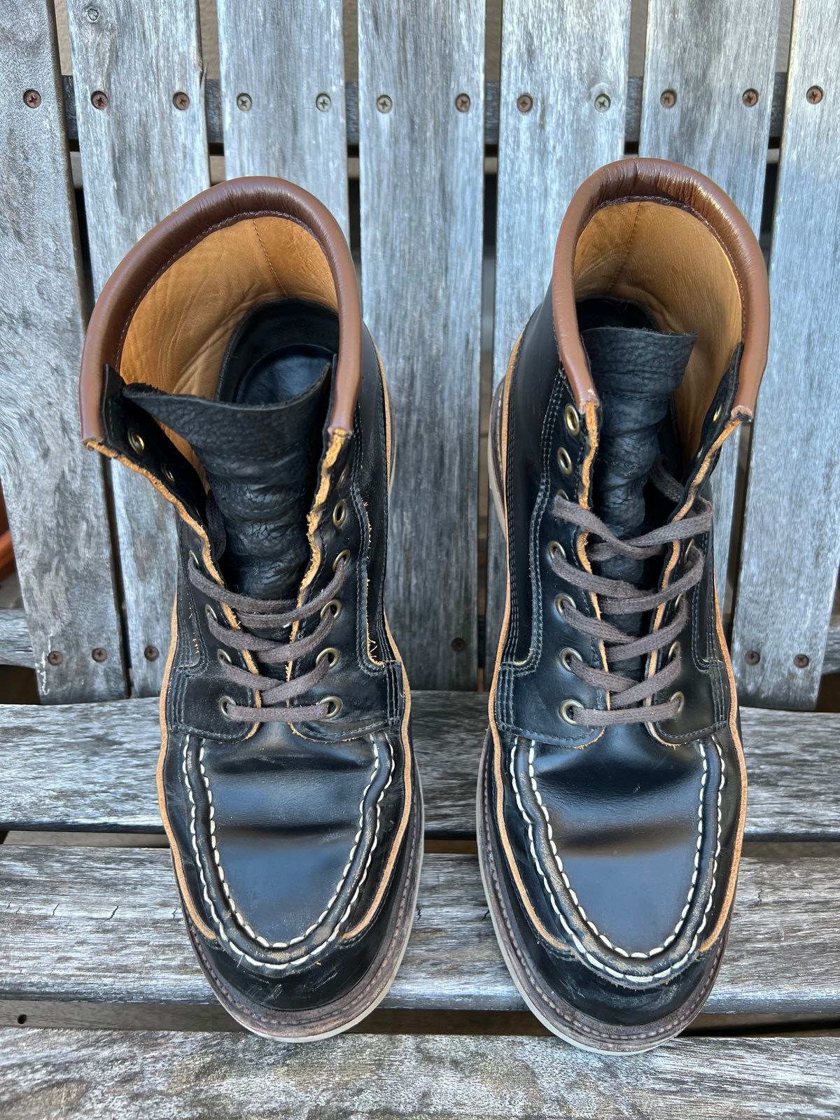 Photo by kenyhaves on November 2, 2024 of the Luosjiet Rural Moctoe Boot in Black Teacore OTA cowhide.