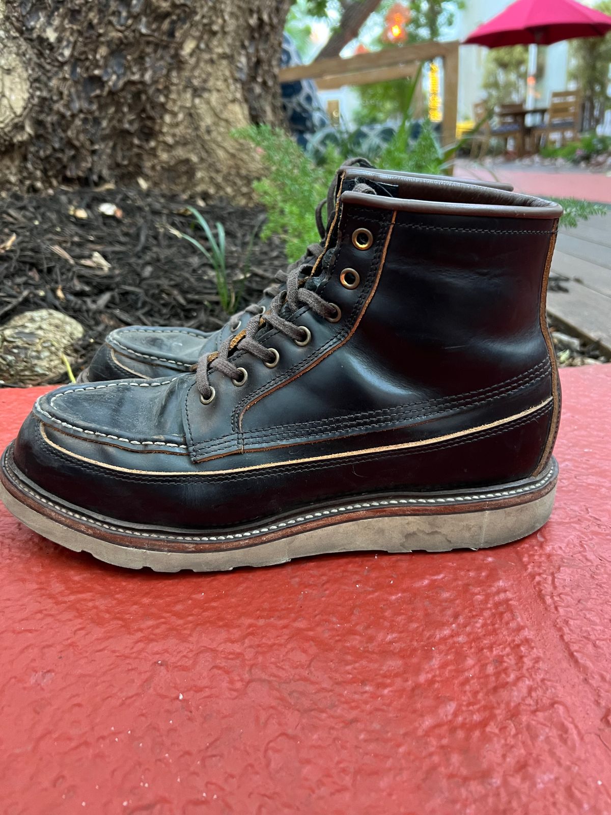 Photo by kenyhaves on December 3, 2024 of the Luosjiet Rural Moctoe Boot in Black Teacore OTA cowhide.