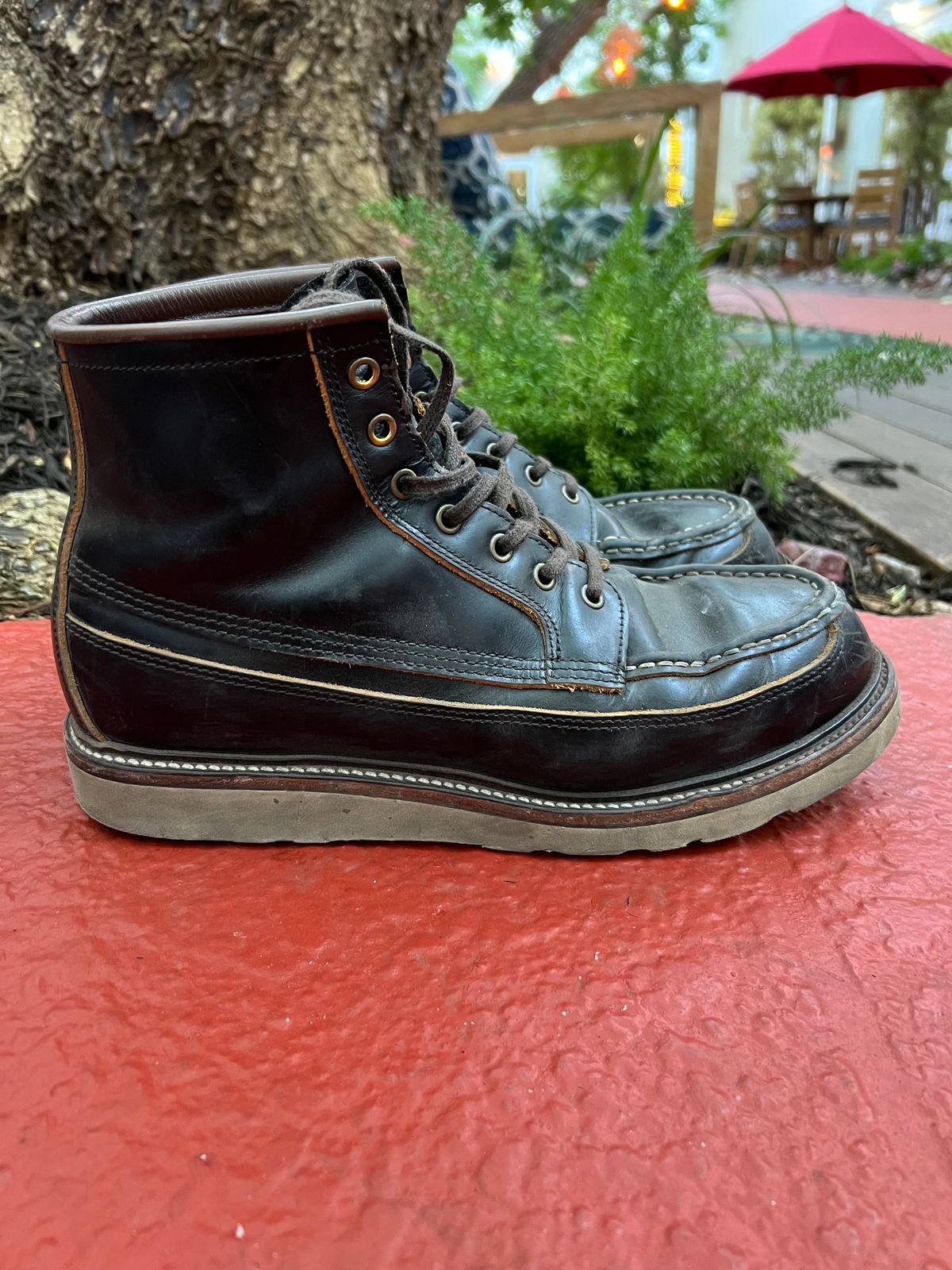 Photo by kenyhaves on December 3, 2024 of the Luosjiet Rural Moctoe Boot in Black Teacore OTA cowhide.