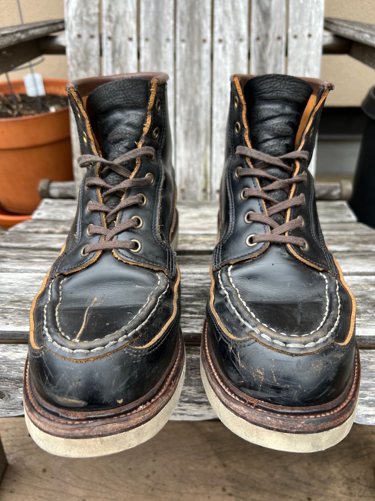 Photo by kenyhaves on January 1, 2025 of the Luosjiet Rural Moctoe Boot in Black Teacore OTA cowhide.