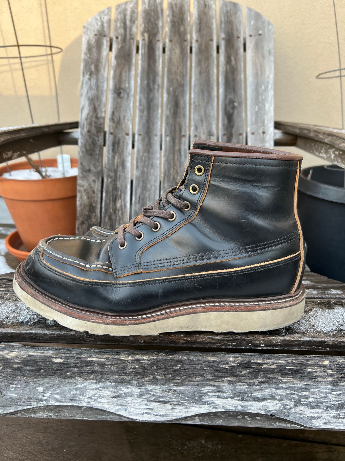 Photo by kenyhaves on February 3, 2025 of the Luosjiet Rural Moctoe Boot in Black Teacore OTA cowhide.