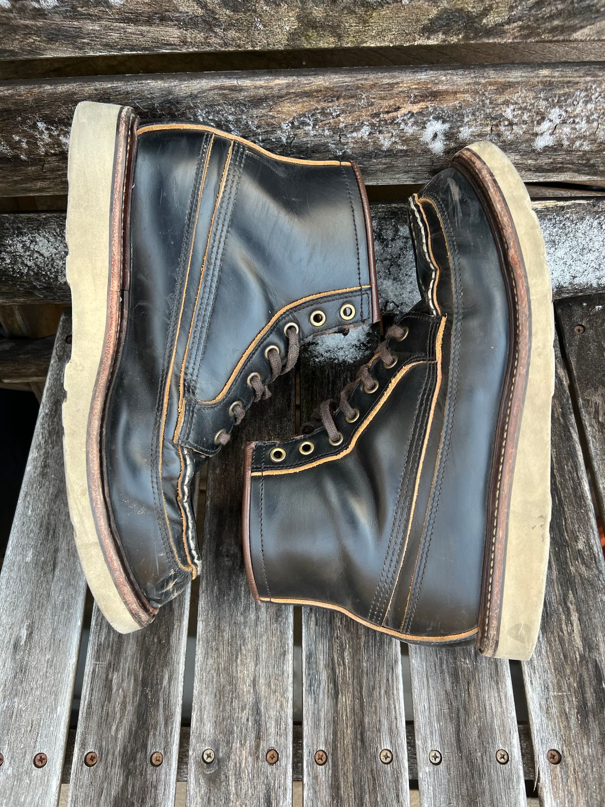 Photo by kenyhaves on February 3, 2025 of the Luosjiet Rural Moctoe Boot in Black Teacore OTA cowhide.