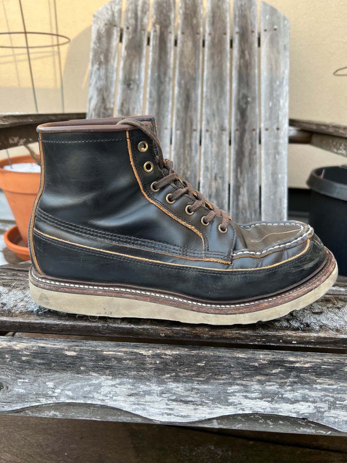 Photo by kenyhaves on February 3, 2025 of the Luosjiet Rural Moctoe Boot in Black Teacore OTA cowhide.