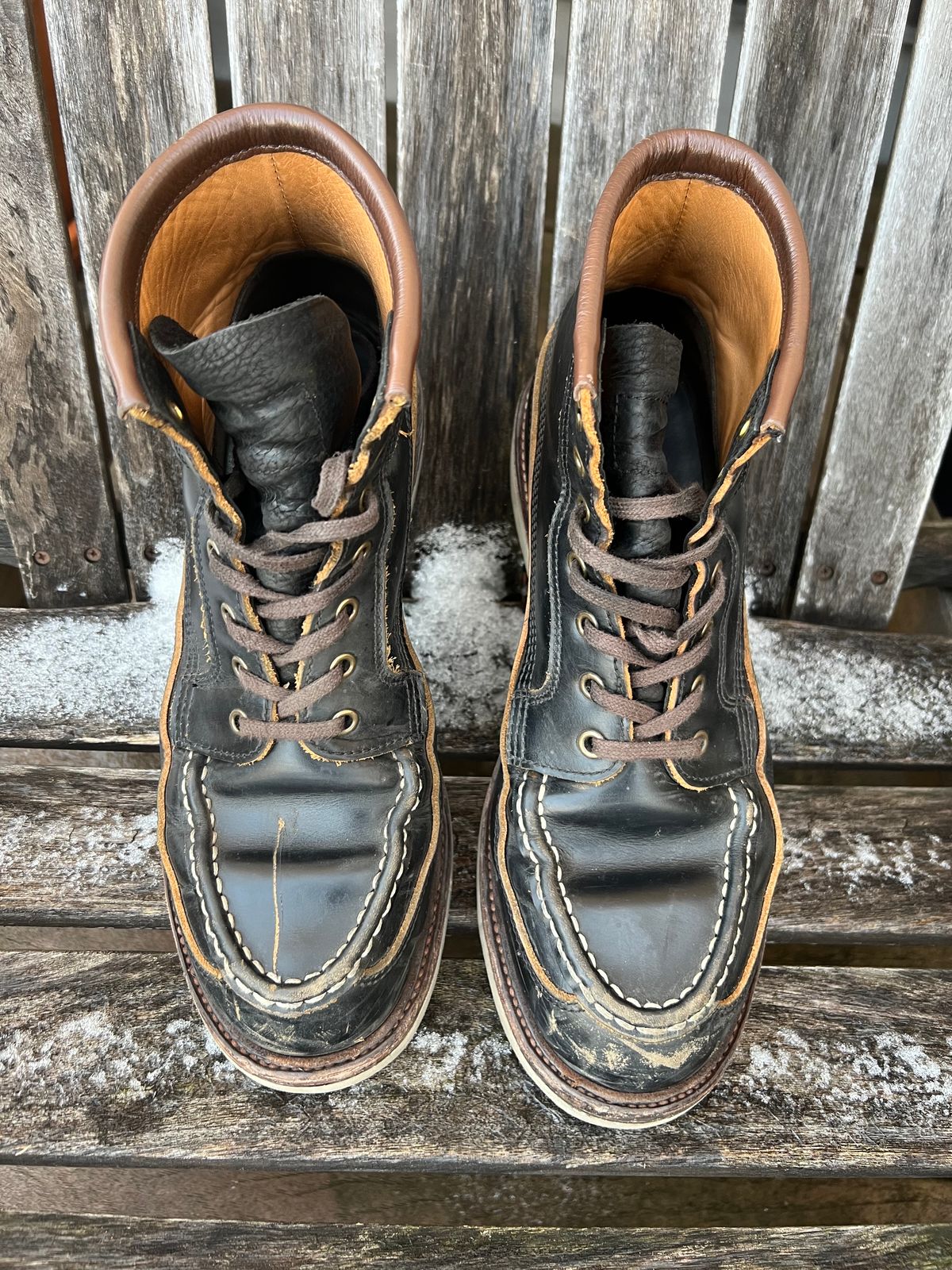 Photo by kenyhaves on February 3, 2025 of the Luosjiet Rural Moctoe Boot in Black Teacore OTA cowhide.