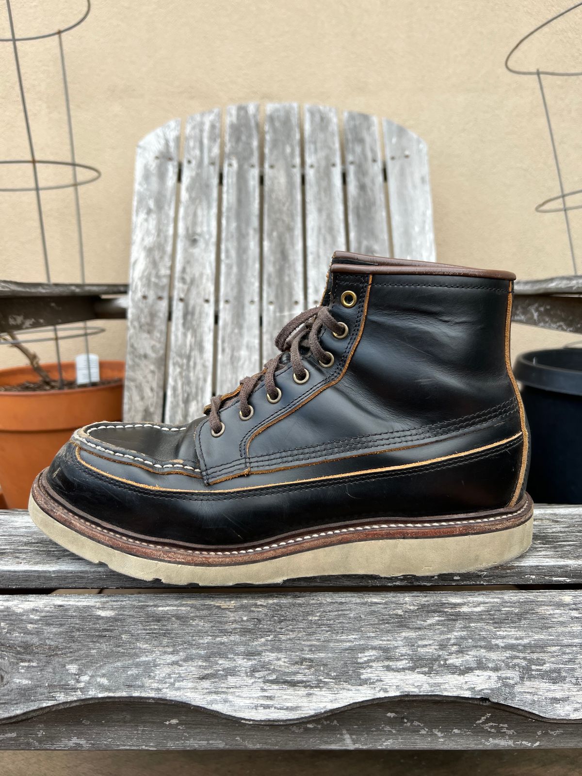 Photo by kenyhaves on March 1, 2025 of the Luosjiet Rural Moctoe Boot in Black Teacore OTA cowhide.