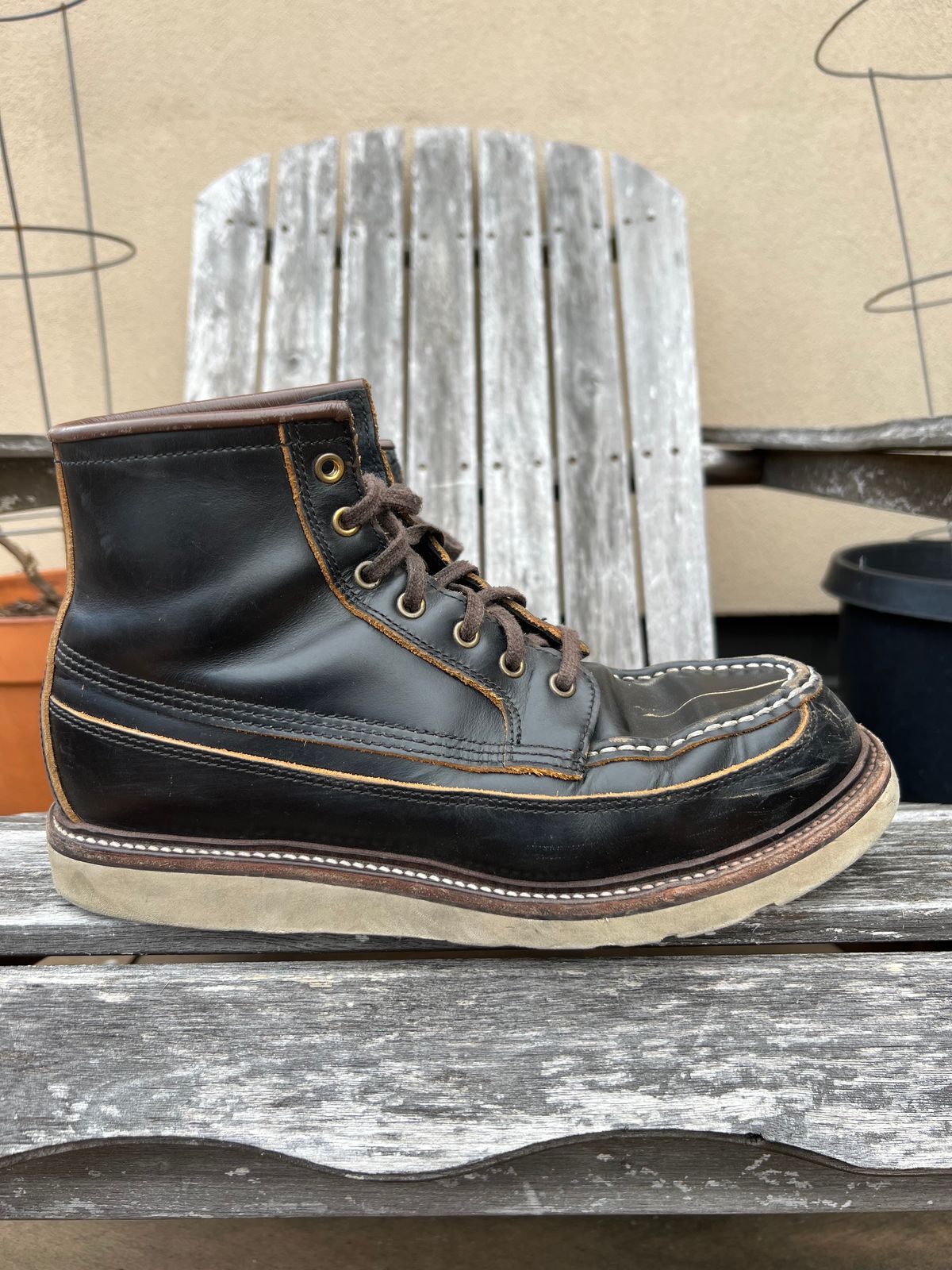 Photo by kenyhaves on March 1, 2025 of the Luosjiet Rural Moctoe Boot in Black Teacore OTA cowhide.