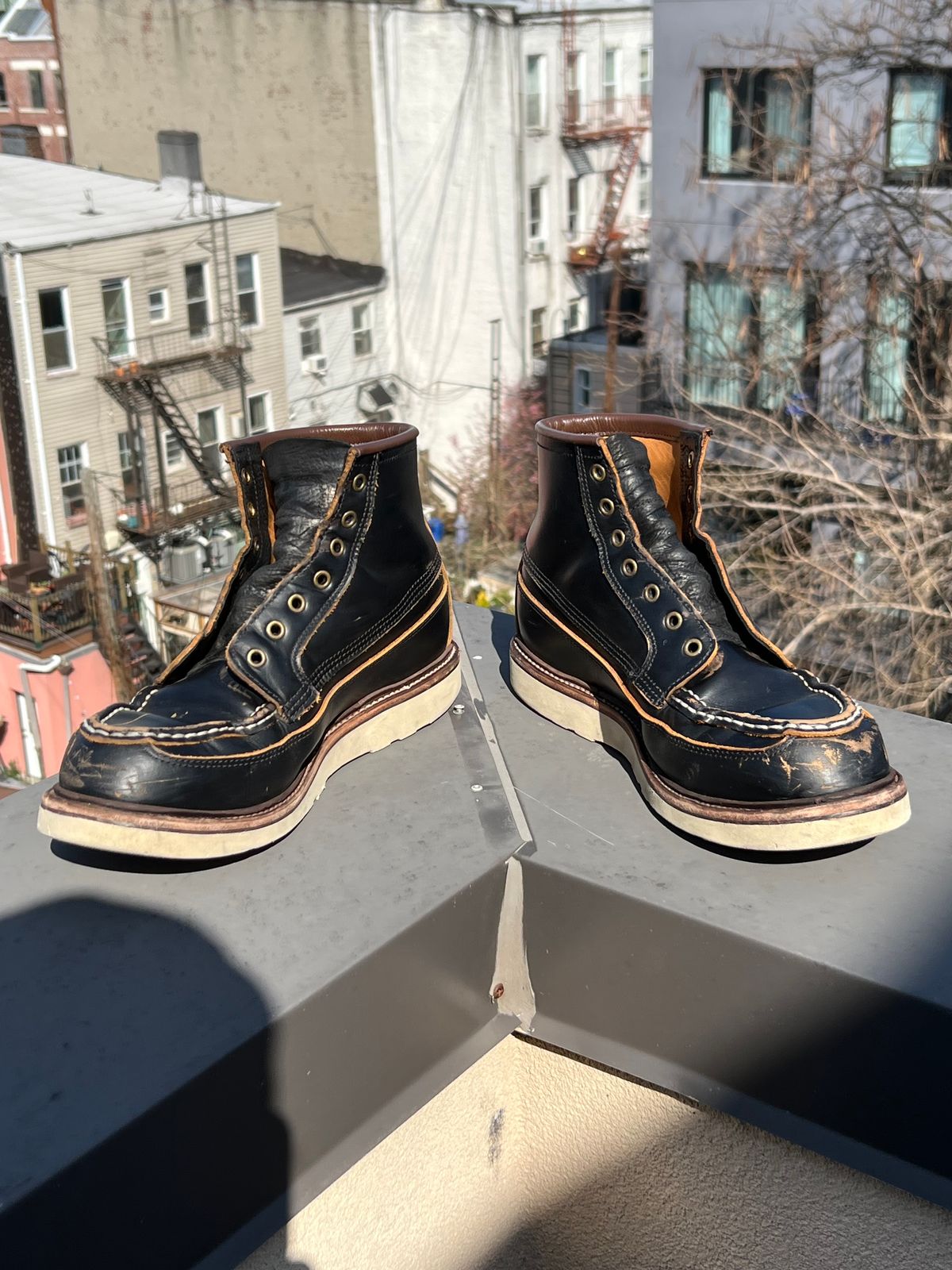 Photo by kenyhaves on April 1, 2025 of the Luosjiet Rural Moctoe Boot in Black Teacore OTA cowhide.