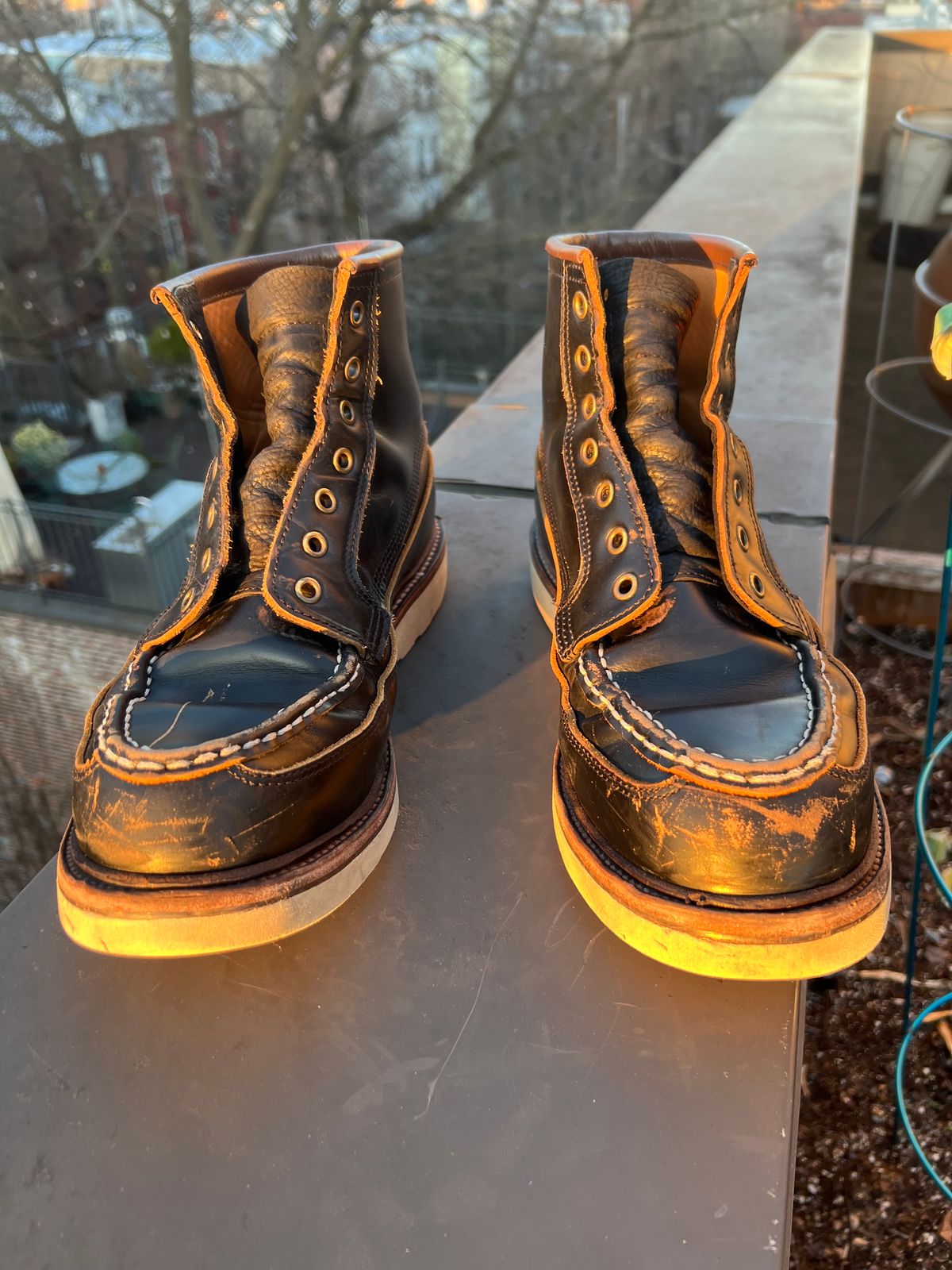 Photo by kenyhaves on April 1, 2025 of the Luosjiet Rural Moctoe Boot in Black Teacore OTA cowhide.