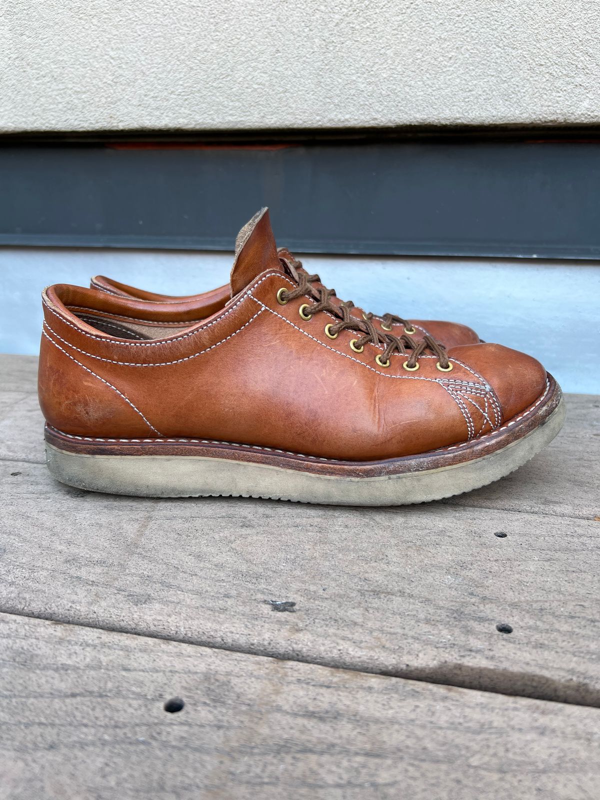 Photo by kenyhaves on January 1, 2023 of the Zerrows Boneakers Low in Light Brown Douglas.