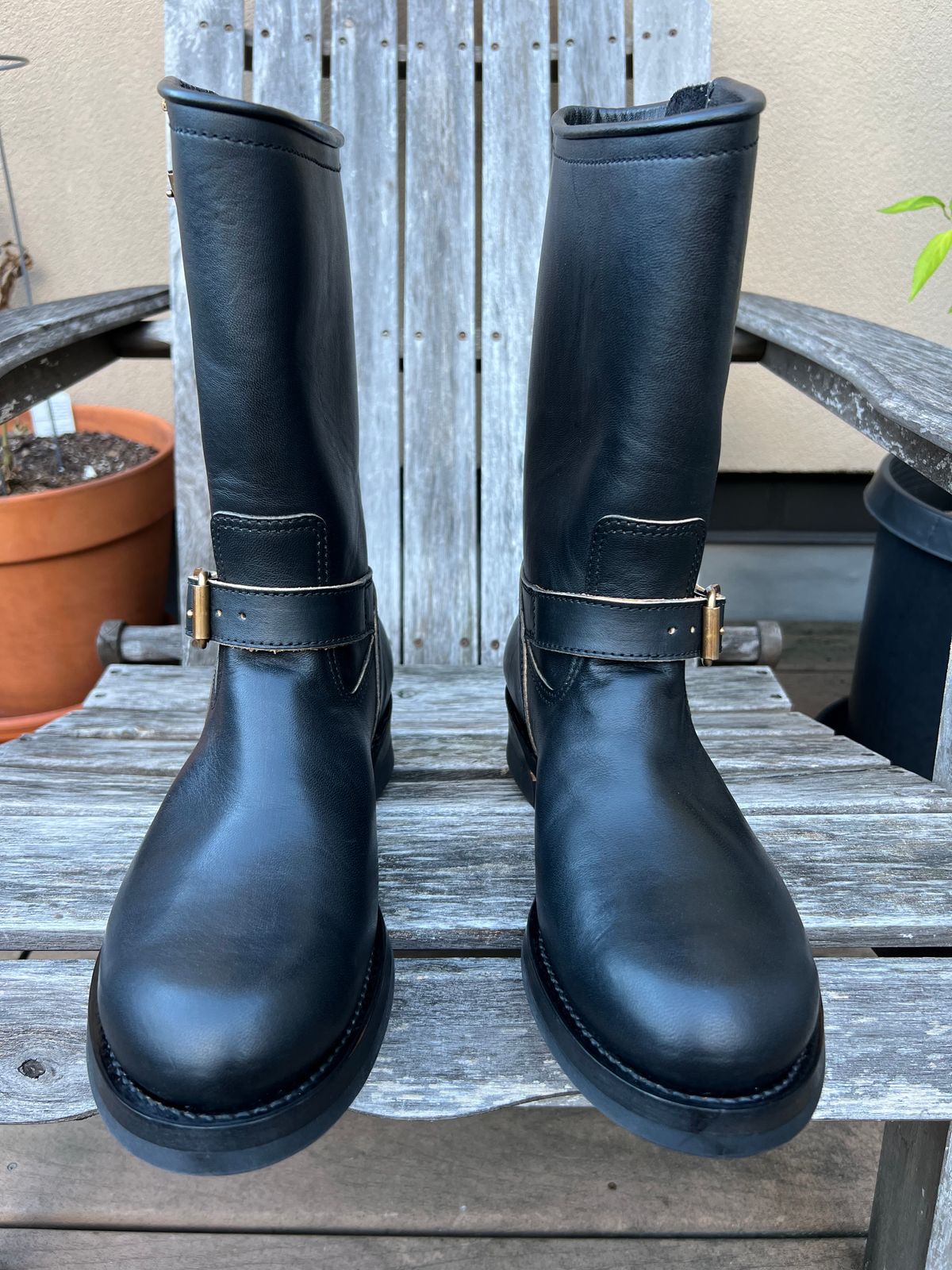 Photo by kenyhaves on October 1, 2024 of the Y'2 Leather Engineer Boot in Sumi Dyed Horse.