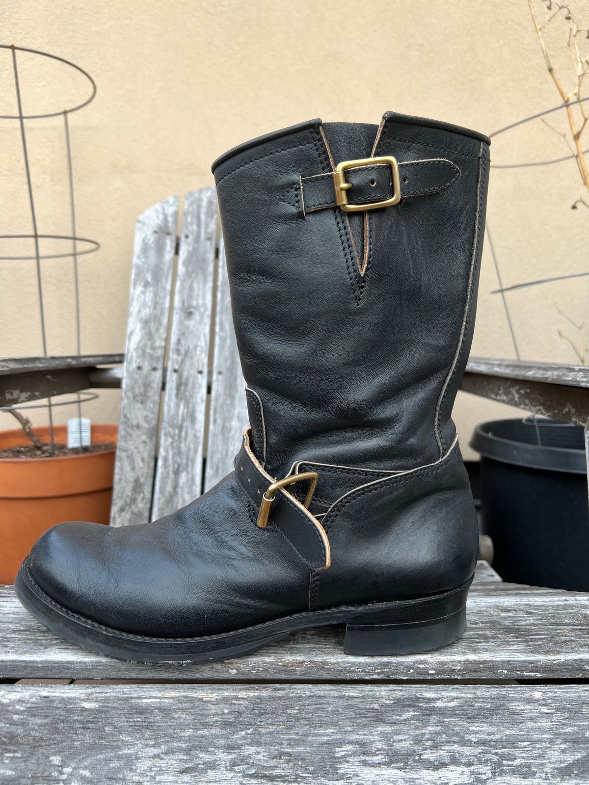Photo by kenyhaves on March 4, 2025 of the Y'2 Leather Engineer Boot in Sumi Dyed Horse.
