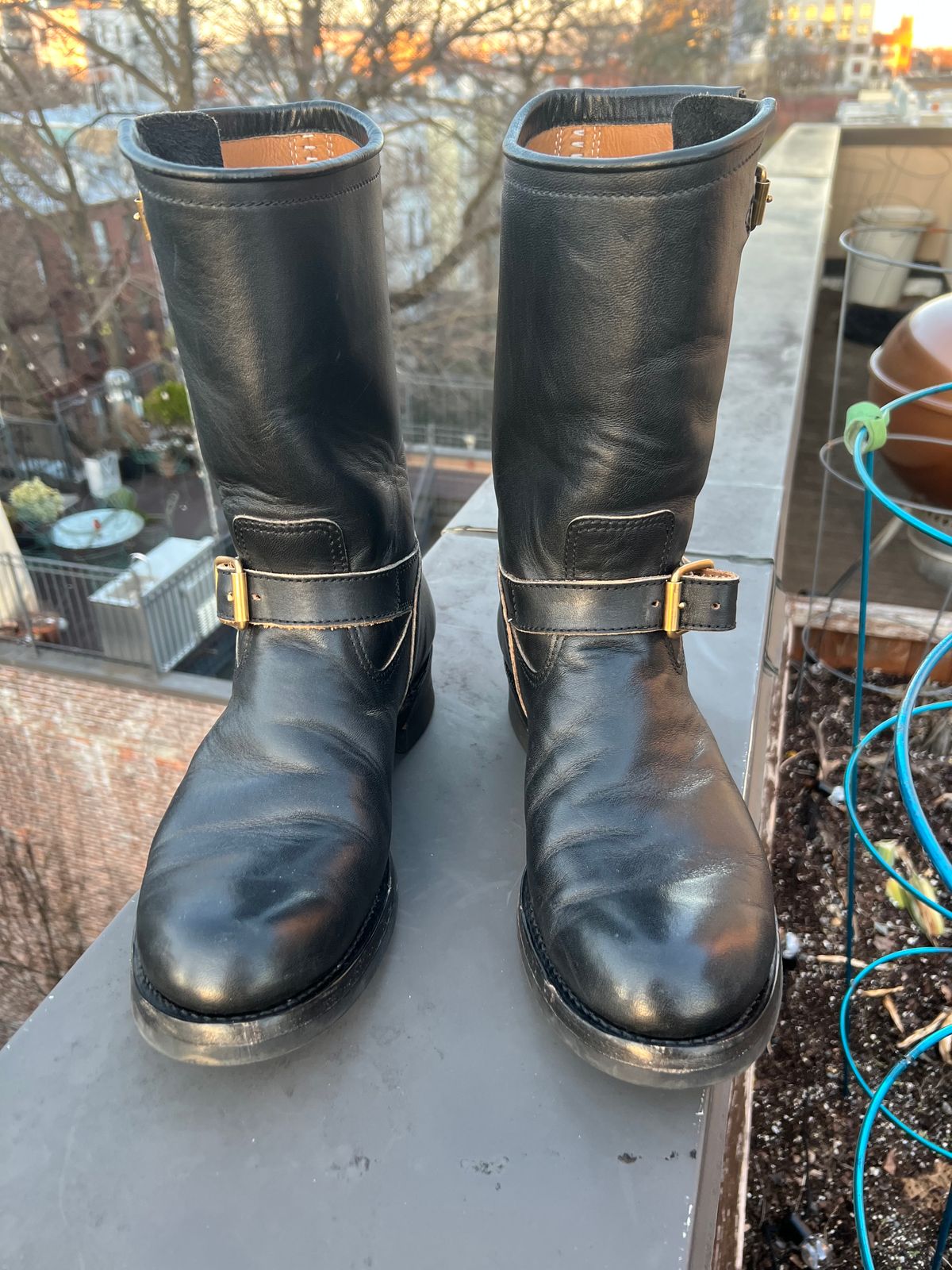 Photo by kenyhaves on April 1, 2025 of the Y'2 Leather Engineer Boot in Sumi Dyed Horse.