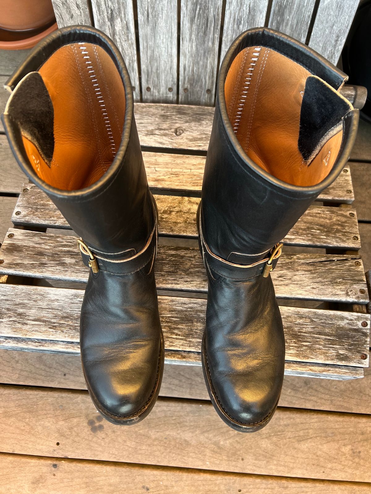 Photo by kenyhaves on April 1, 2025 of the Y'2 Leather Engineer Boot in Sumi Dyed Horse.