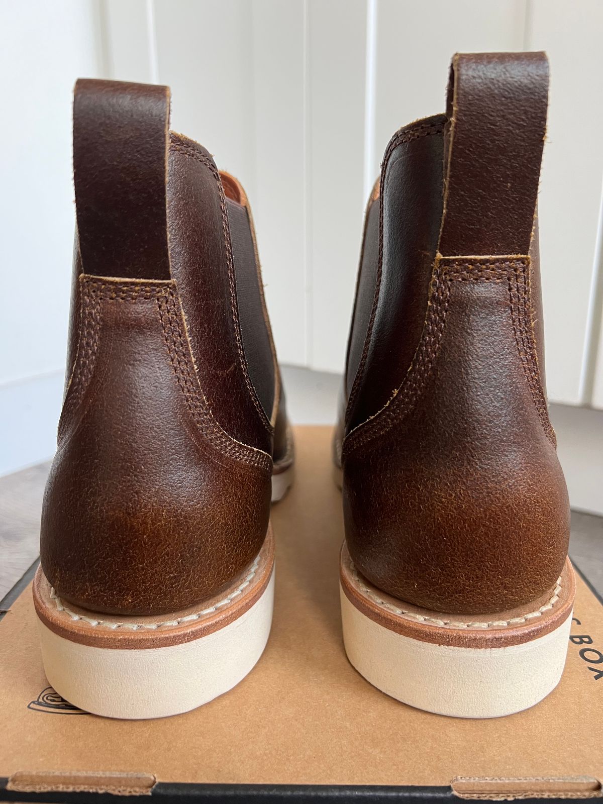 Photo by kenyhaves on November 1, 2025 of the White's Chelsea in Horween Cinnamon Waxed Flesh.