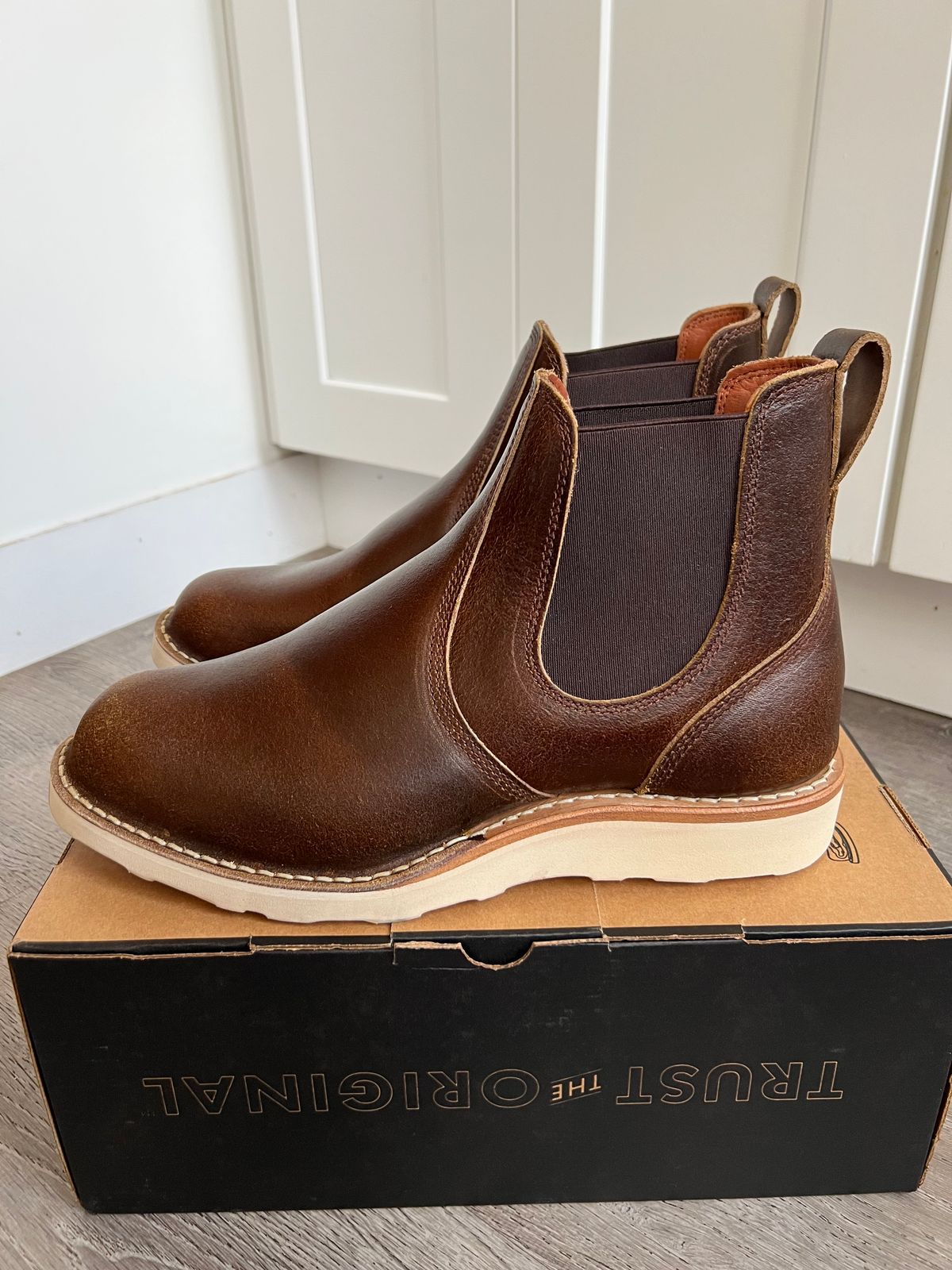 Photo by kenyhaves on November 1, 2025 of the White's Chelsea in Horween Cinnamon Waxed Flesh.