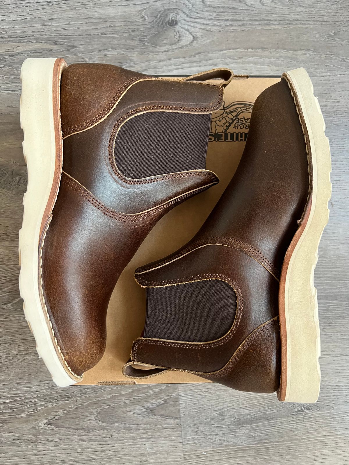 Photo by kenyhaves on November 1, 2025 of the White's Chelsea in Horween Cinnamon Waxed Flesh.