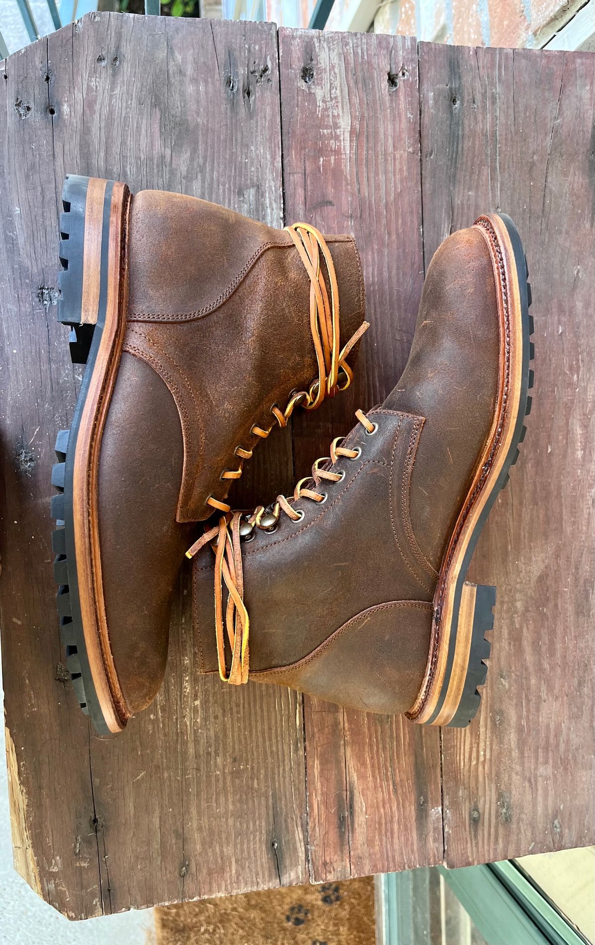 Photo by Alexanderp1 on October 1, 2023 of the Parkhurst The Allen in Rust Waxy.