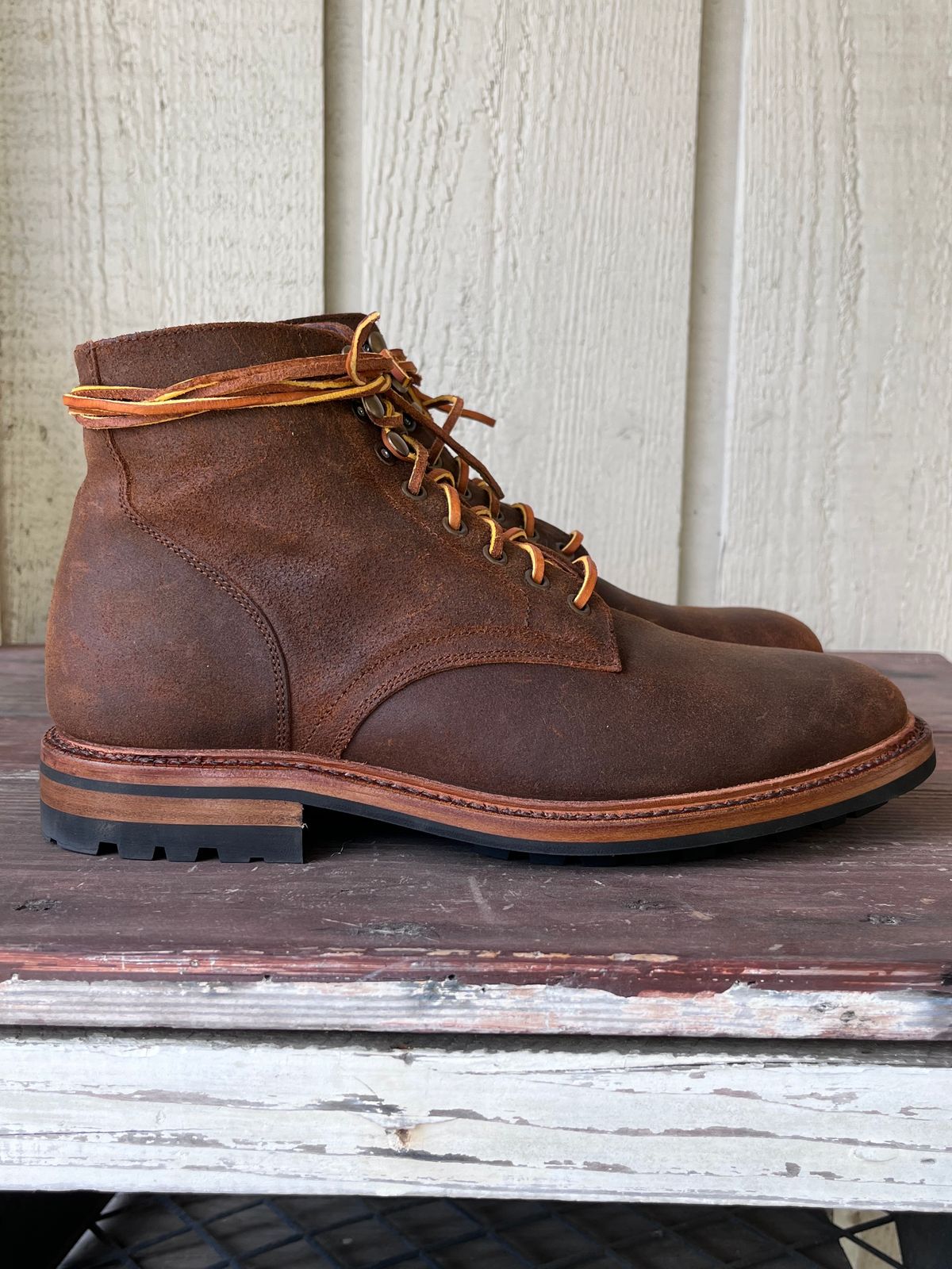 Photo by Alexanderp1 on October 1, 2023 of the Parkhurst The Allen in Rust Waxy.