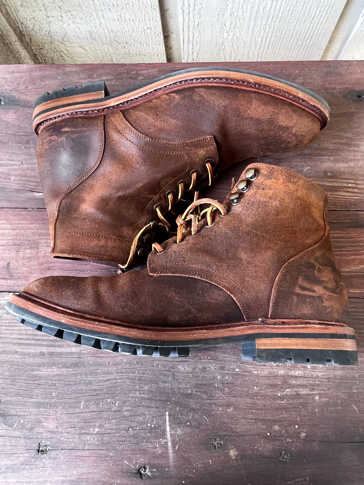 Photo by Alexanderp1 on November 5, 2023 of the Parkhurst The Allen in Rust Waxy.