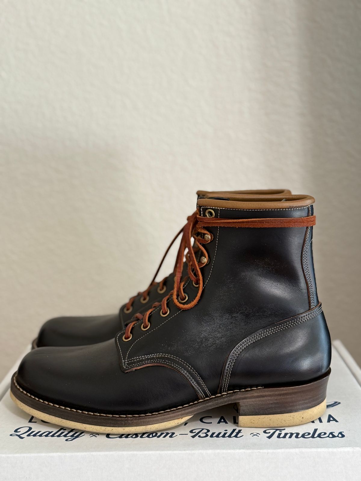 Photo by medusamachine on November 1, 2025 of the Role Club Underdogs in Horween Black Chromexcel.