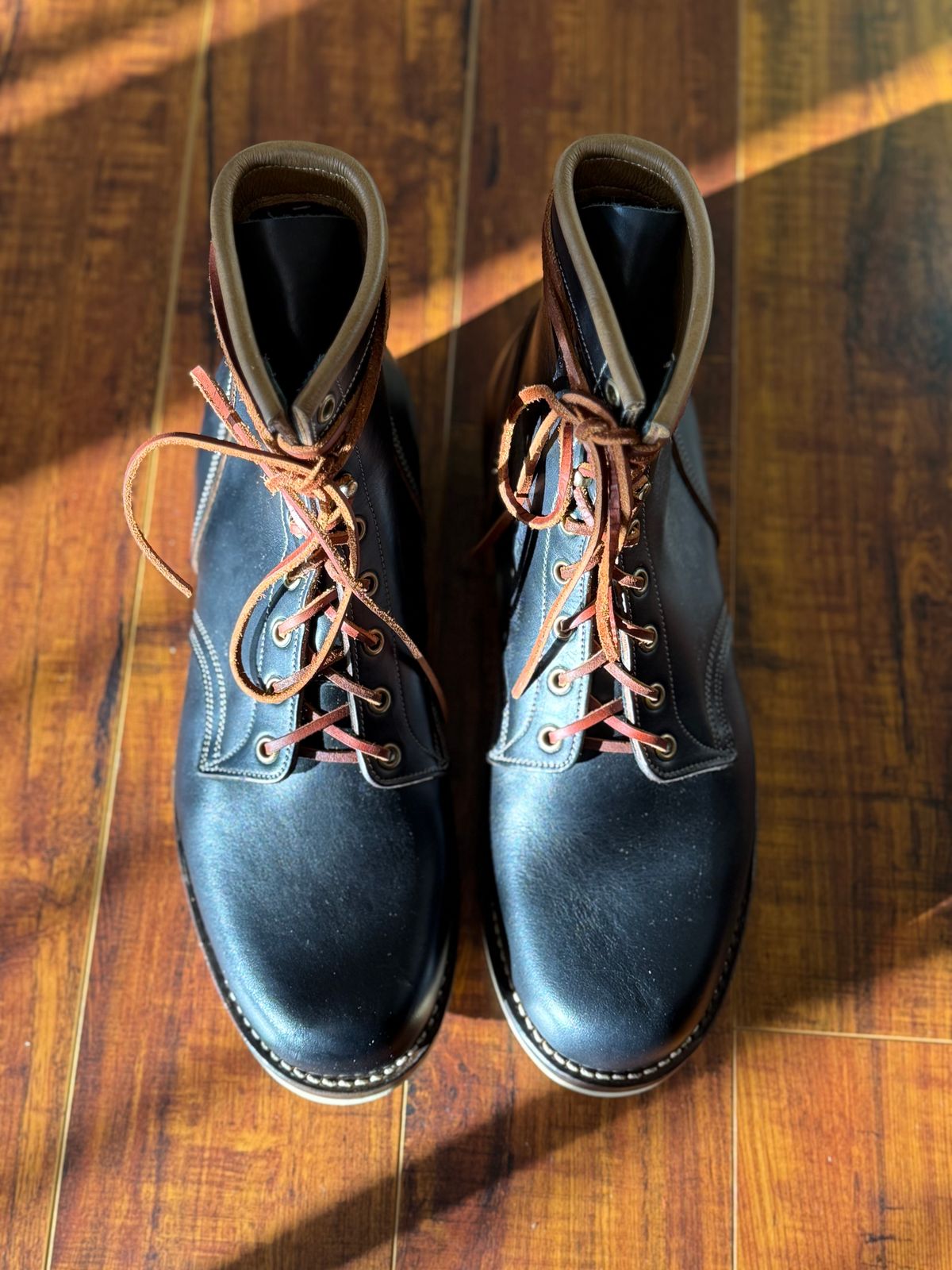 Photo by medusamachine on November 1, 2025 of the Role Club Underdogs in Horween Black Chromexcel.