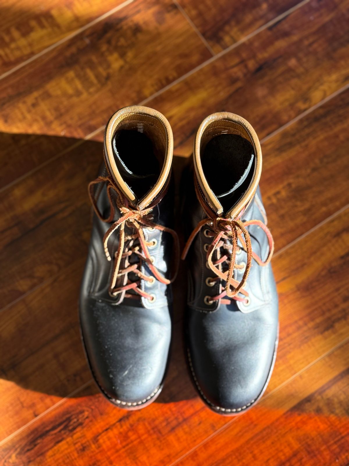 Photo by medusamachine on December 3, 2025 of the Role Club Underdogs in Horween Black Chromexcel.