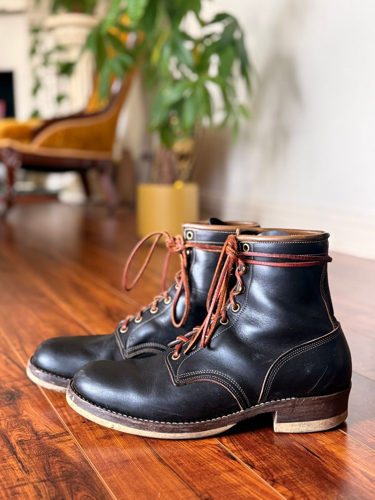 Photo by medusamachine on January 4, 2026 of the Role Club Underdogs in Horween Black Chromexcel.