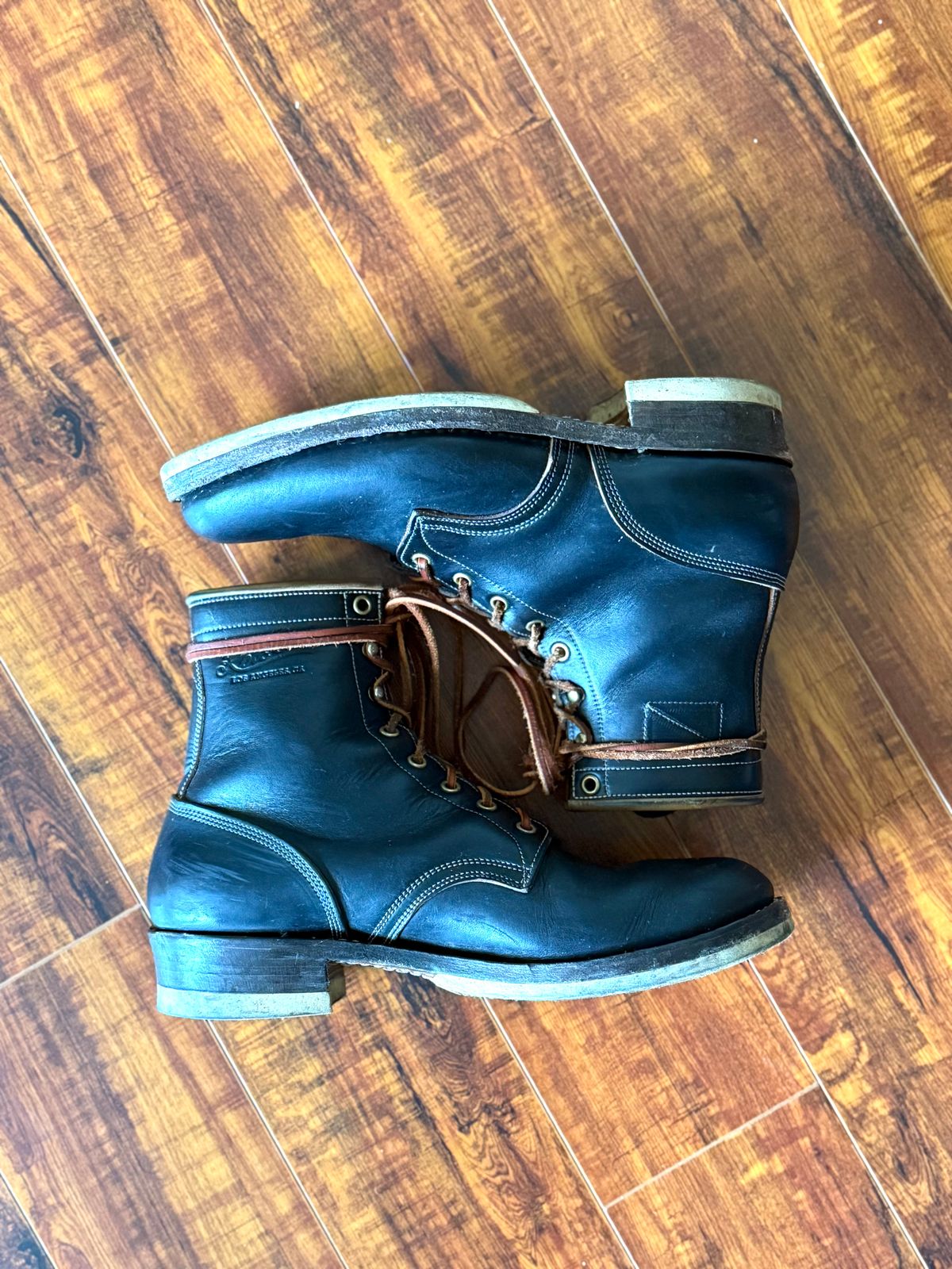 Photo by medusamachine on January 4, 2026 of the Role Club Underdogs in Horween Black Chromexcel.