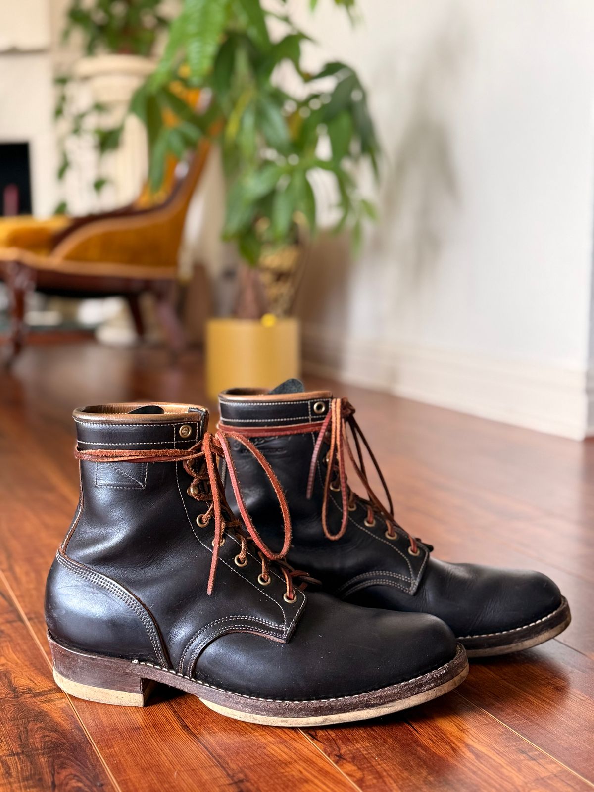 Photo by medusamachine on January 4, 2026 of the Role Club Underdogs in Horween Black Chromexcel.