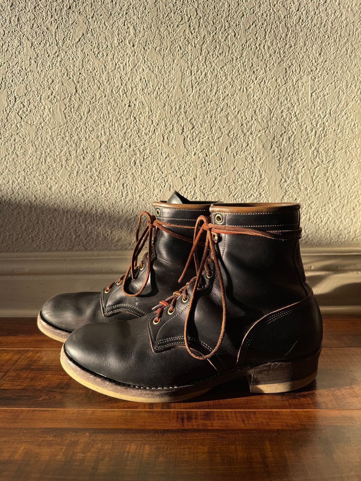 Photo by medusamachine on March 6, 2026 of the Role Club Underdogs in Horween Black Chromexcel.