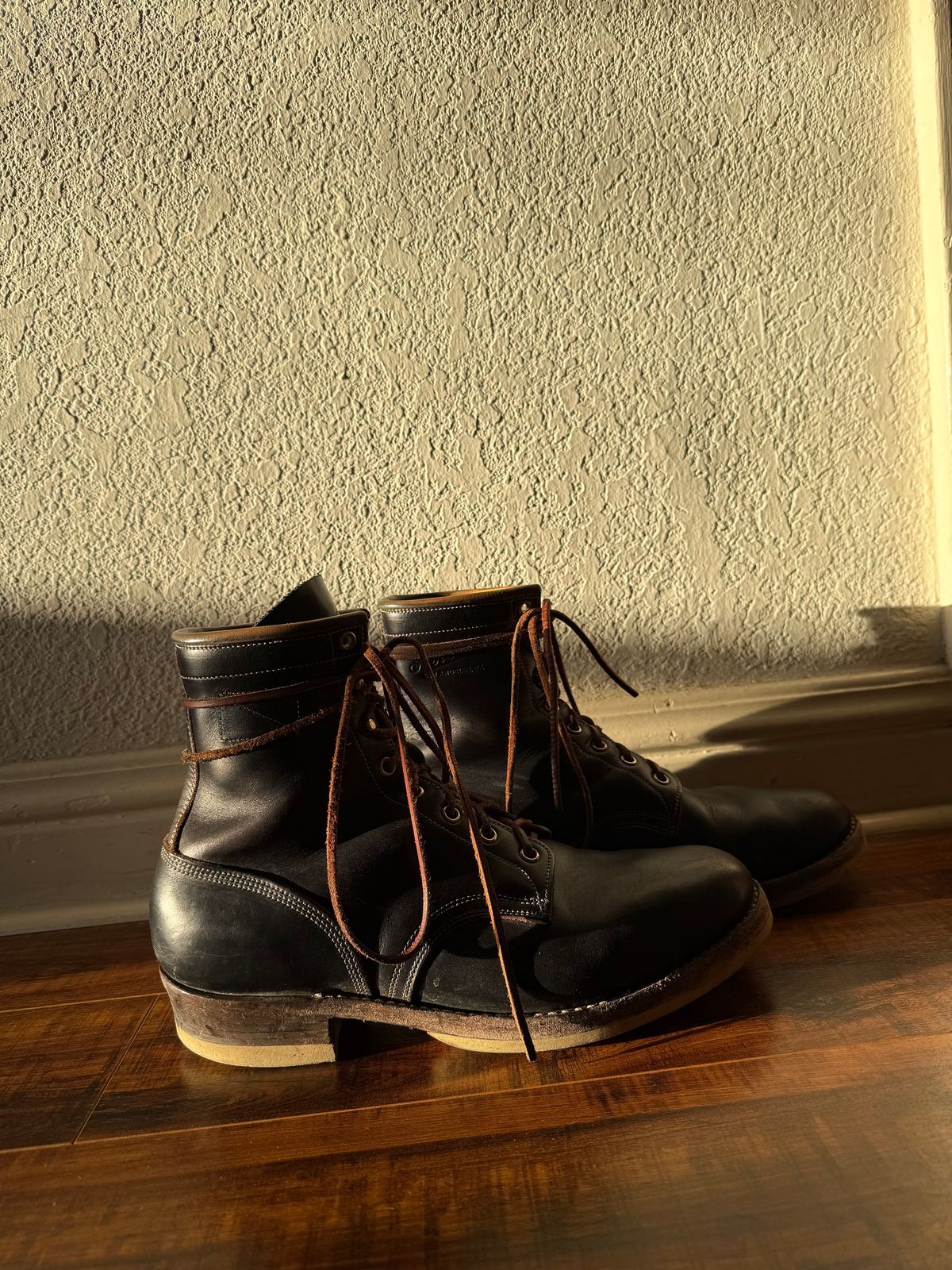 Photo by medusamachine on March 6, 2026 of the Role Club Underdogs in Horween Black Chromexcel.