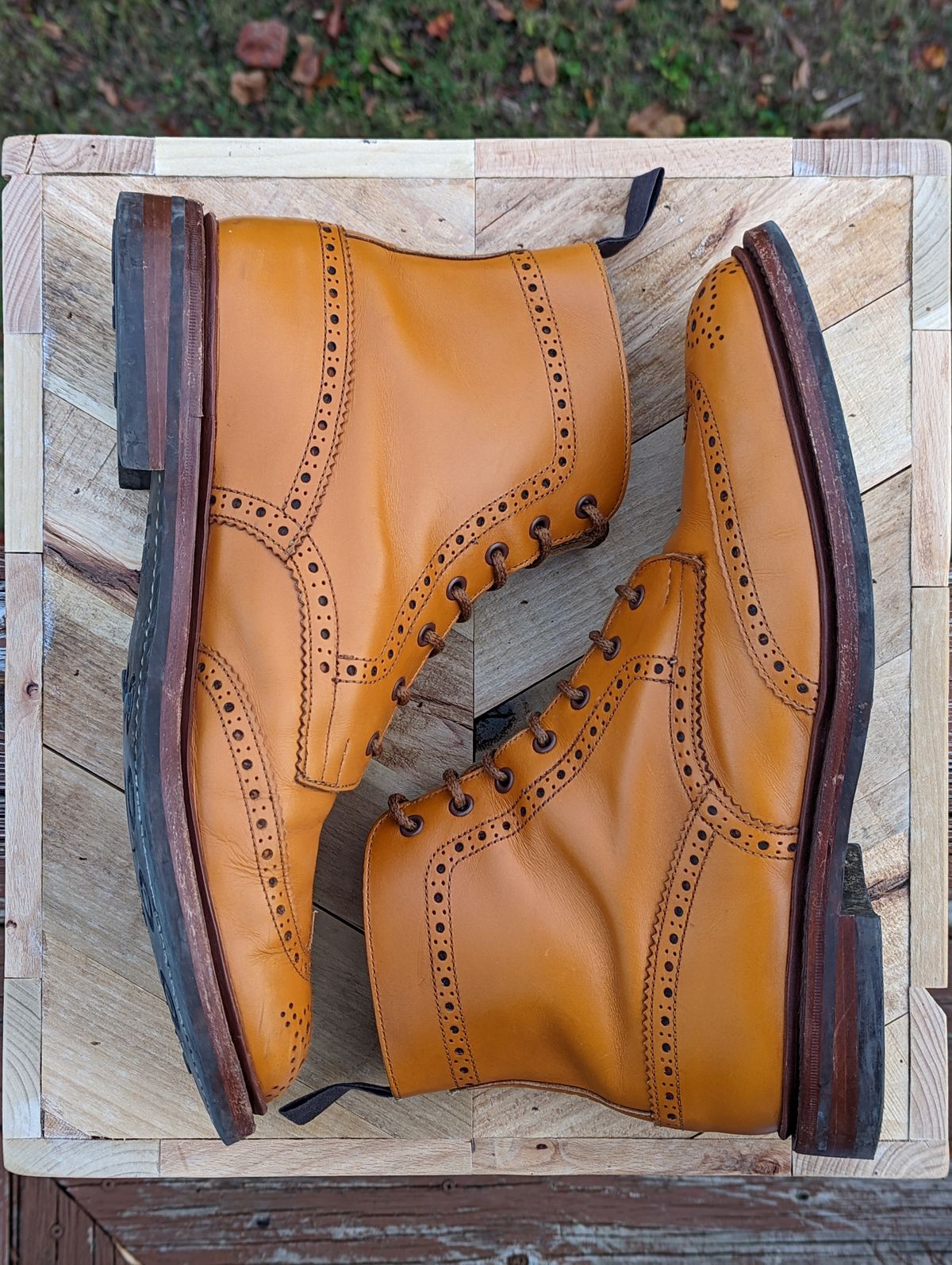 Photo by jrlyons21 on November 6, 2022 of the Tricker's Stow Country Boot in Acorn Antique.