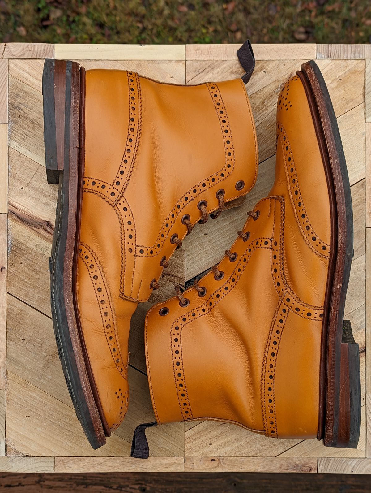 Photo by jrlyons21 on December 4, 2022 of the Tricker's Stow Country Boot in Acorn Antique.