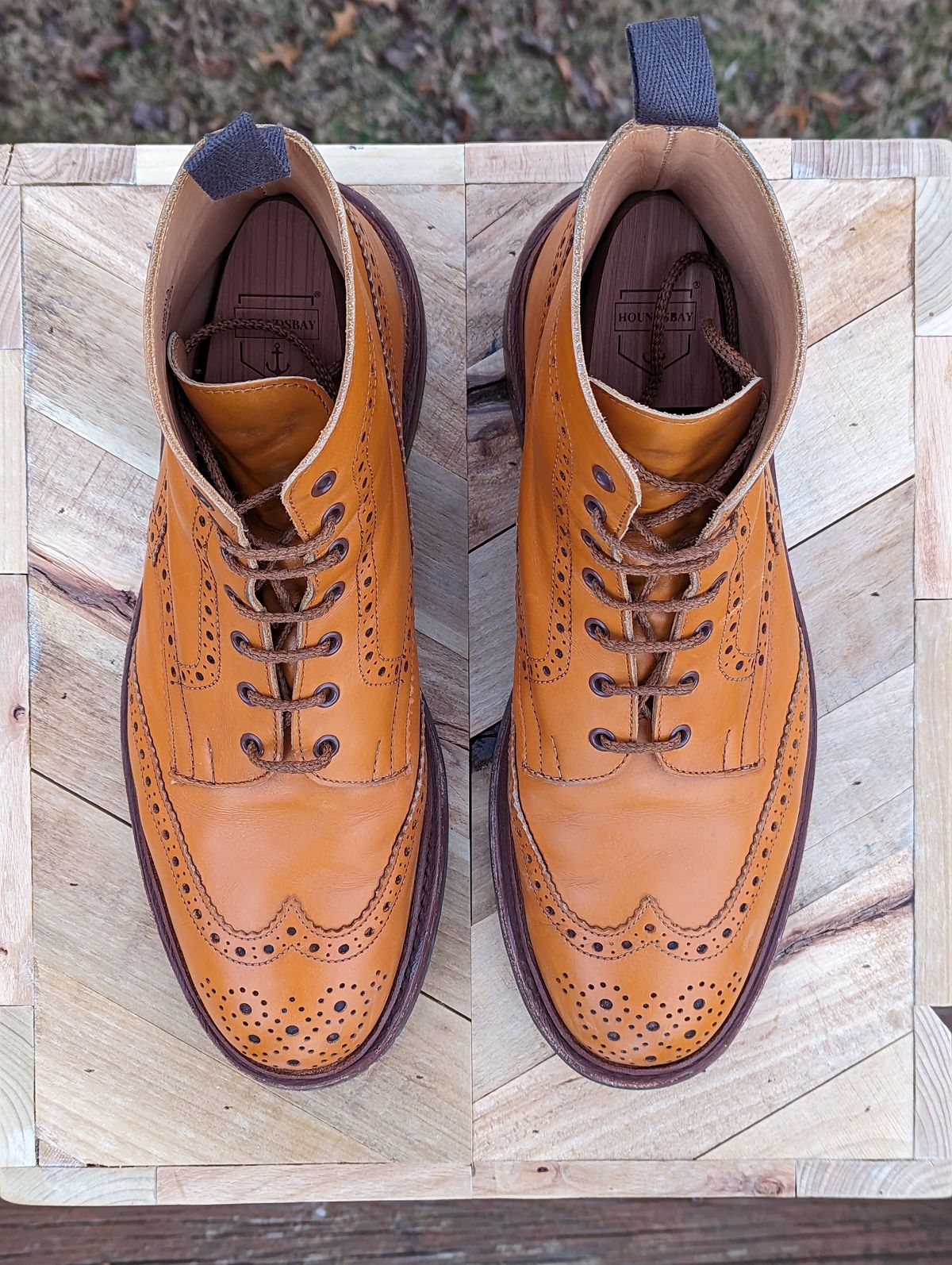 Photo by jrlyons21 on January 5, 2023 of the Tricker's Stow Country Boot in Acorn Antique.