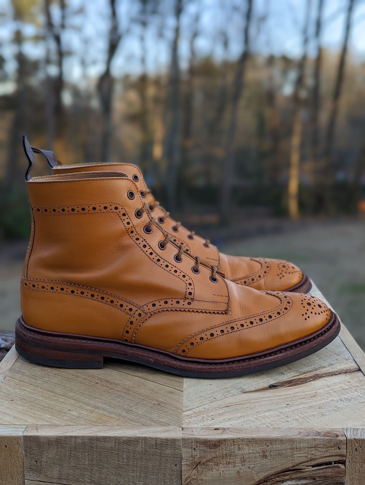 Photo by jrlyons21 on February 5, 2023 of the Tricker's Stow Country Boot in Acorn Antique.