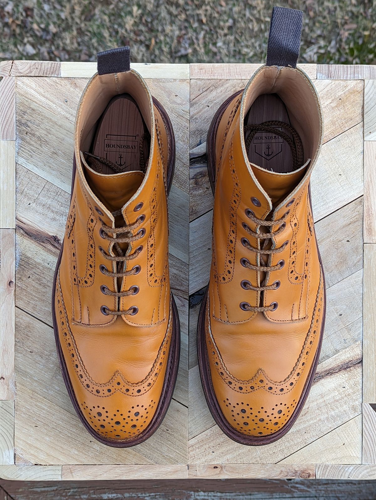 Photo by jrlyons21 on February 5, 2023 of the Tricker's Stow Country Boot in Acorn Antique.