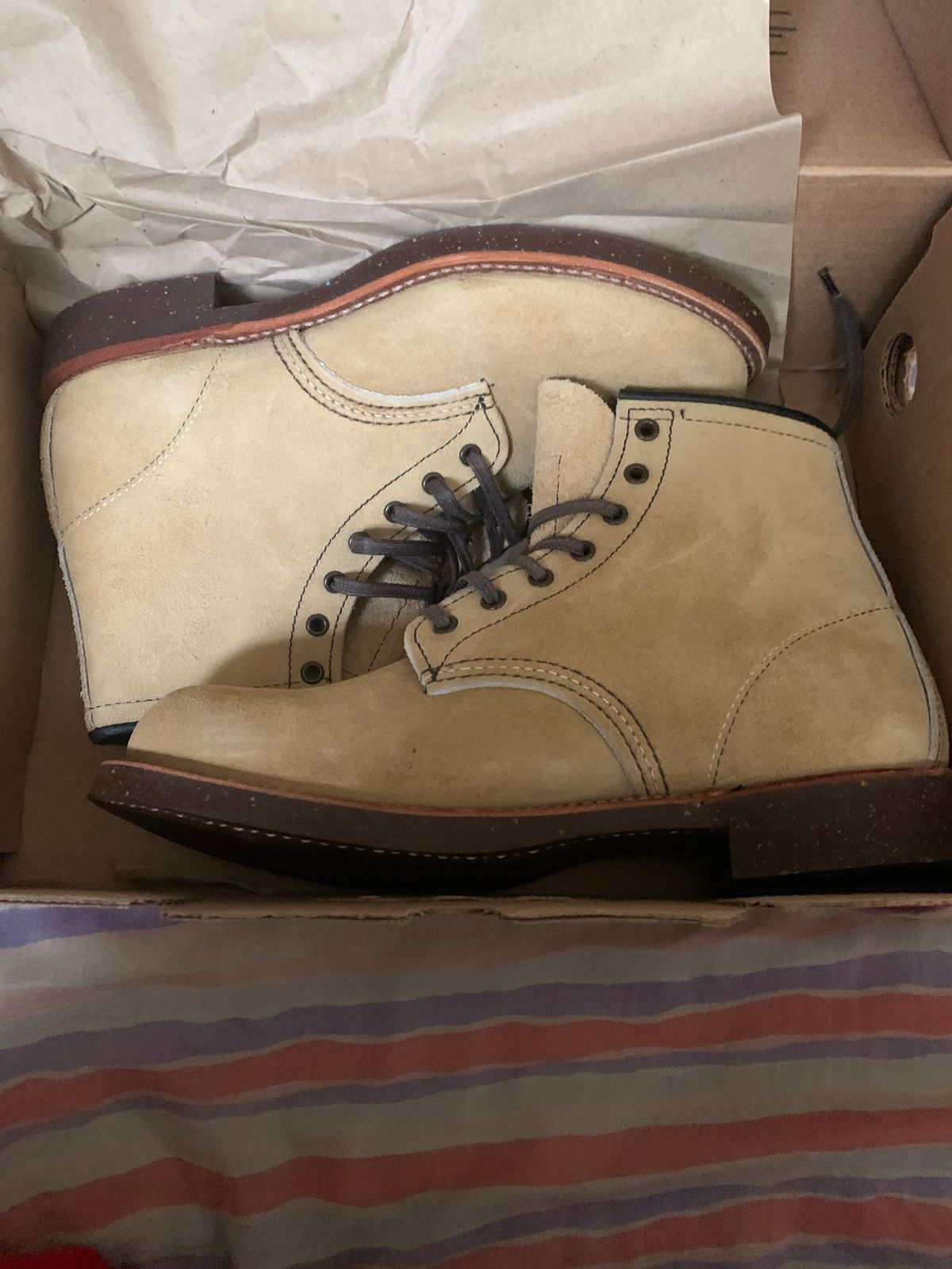 Photo by Mikester6199 on November 15, 2025 of the Redwing Shoes 2962 Blacksmith in Camel Laramie Roughout.