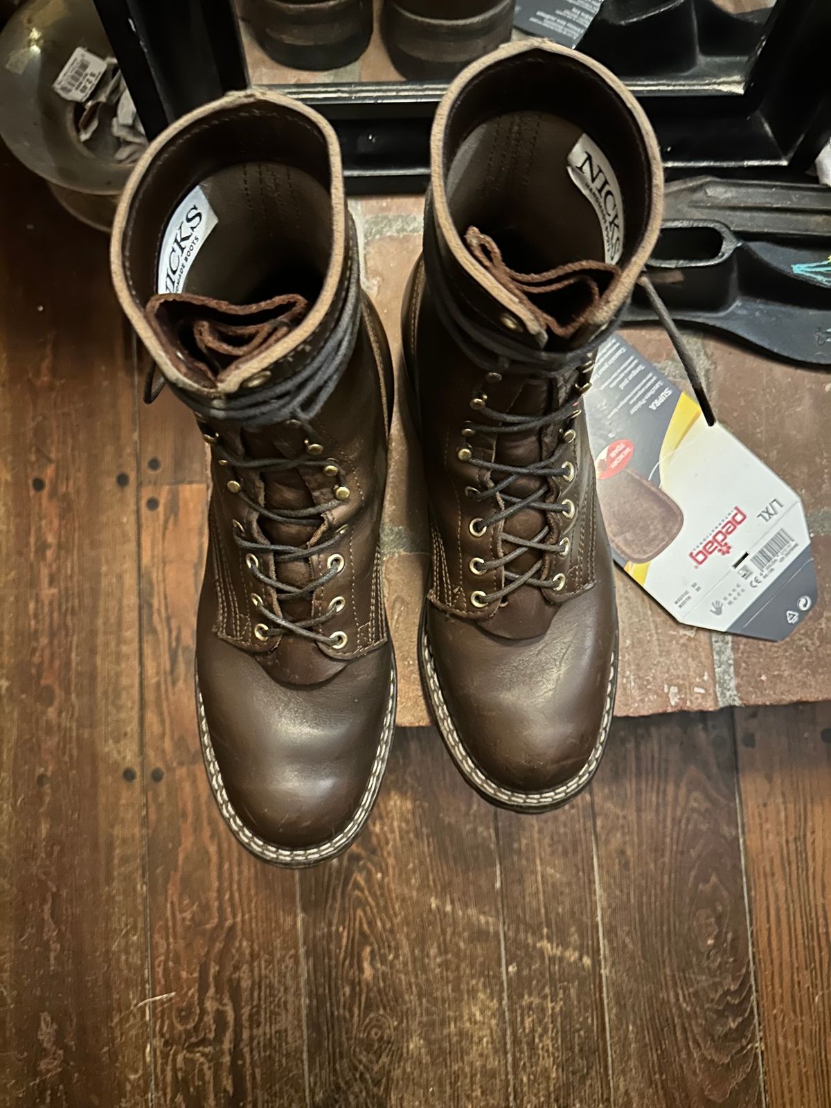 Photo by GoodtimeJohnny on November 5, 2023 of the Nicks BuilderPro in Horween British Tan Chromexcel.